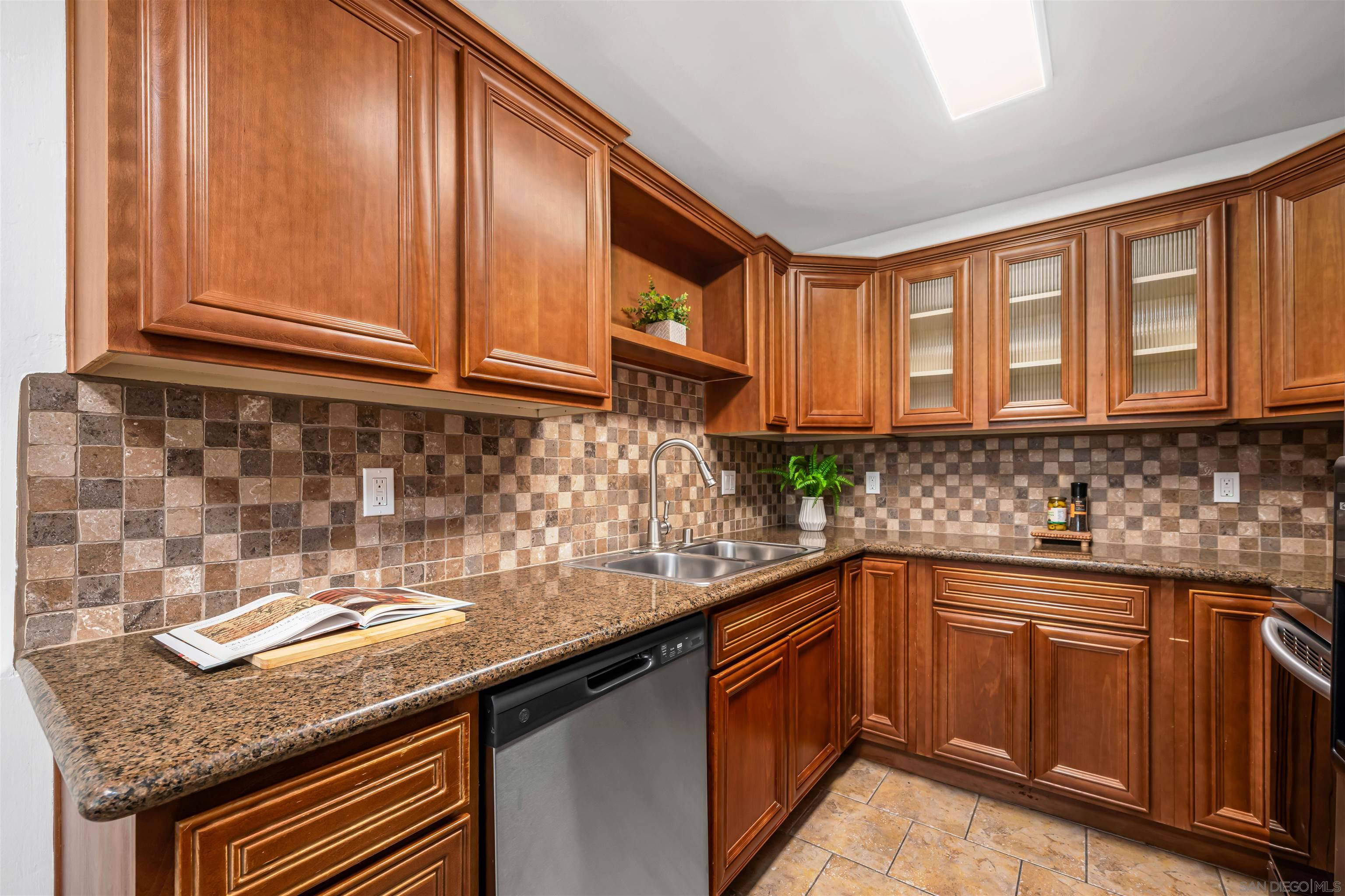 Detail Gallery Image 16 of 36 For 1030  Robinson Ave  #111,  San Diego,  CA 92103 - 2 Beds | 2 Baths