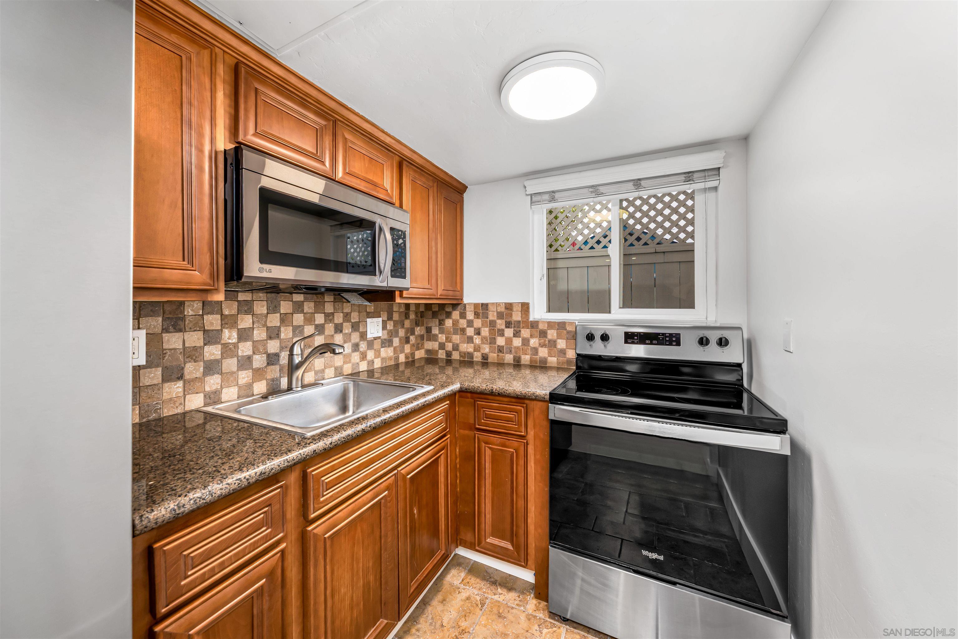 Detail Gallery Image 35 of 36 For 1030  Robinson Ave  #111,  San Diego,  CA 92103 - 2 Beds | 2 Baths