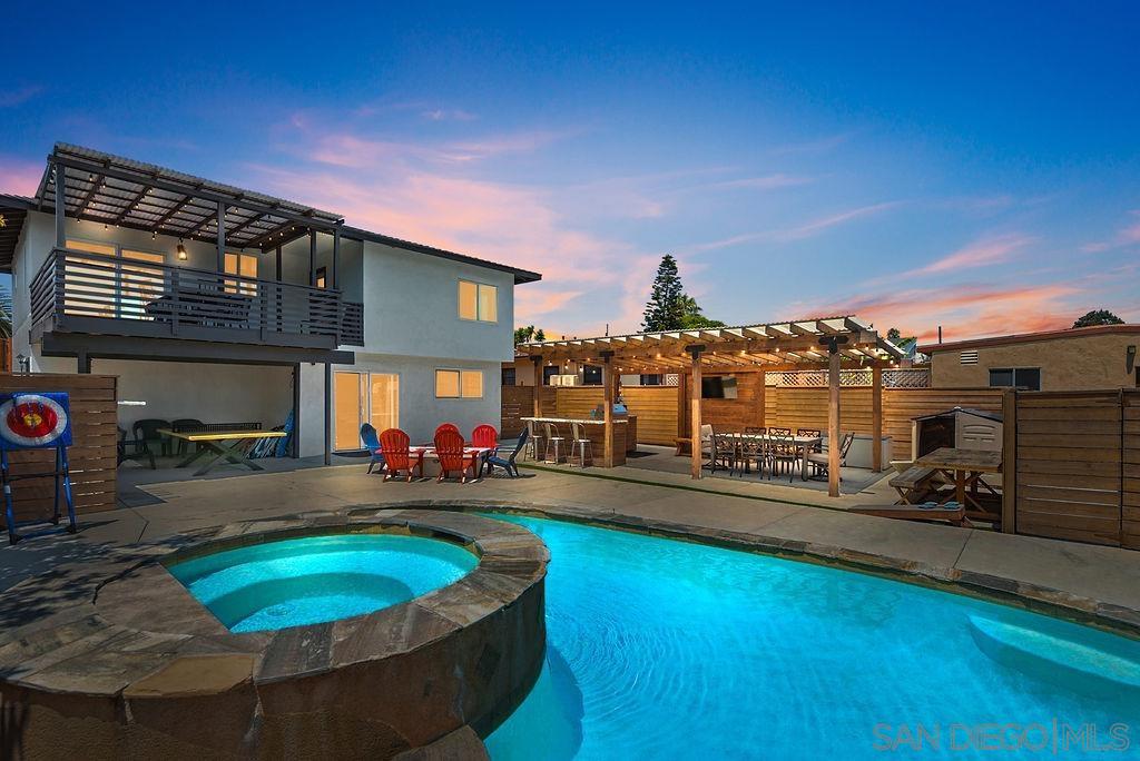 Detail Gallery Image 2 of 47 For 520  Grant Street, Oceanside,  CA 92054 - 5 Beds | 3 Baths