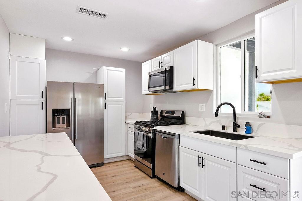 Detail Gallery Image 17 of 47 For 520  Grant Street, Oceanside,  CA 92054 - 5 Beds | 3 Baths