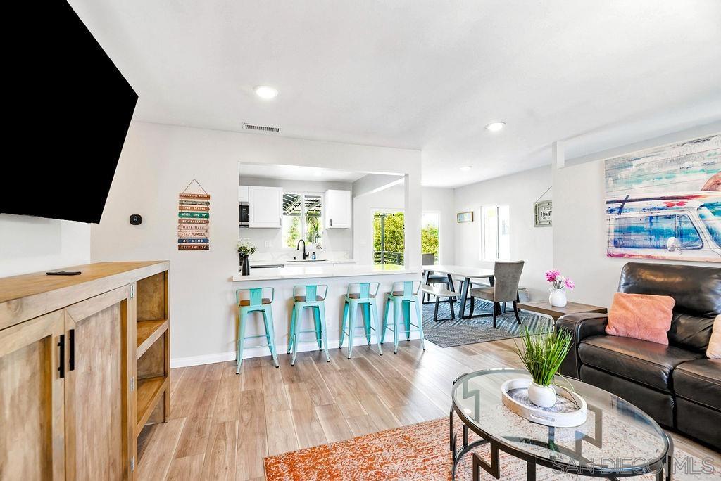 Detail Gallery Image 6 of 47 For 520  Grant Street, Oceanside,  CA 92054 - 5 Beds | 3 Baths