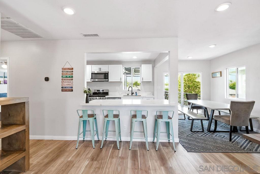 Detail Gallery Image 10 of 47 For 520  Grant Street, Oceanside,  CA 92054 - 5 Beds | 3 Baths