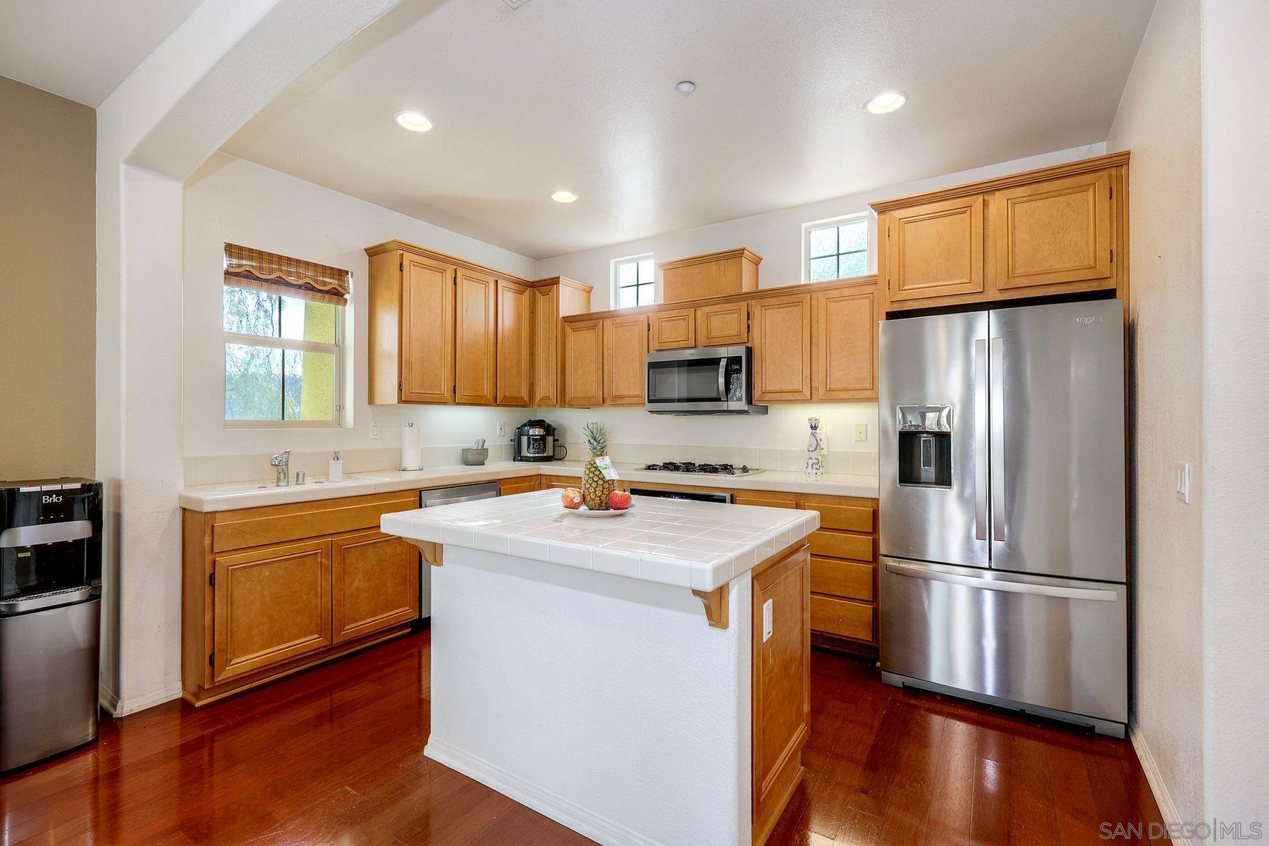 Detail Gallery Image 15 of 42 For 2674  Escala Circle, San Diego,  CA 92108 - 3 Beds | 3/1 Baths