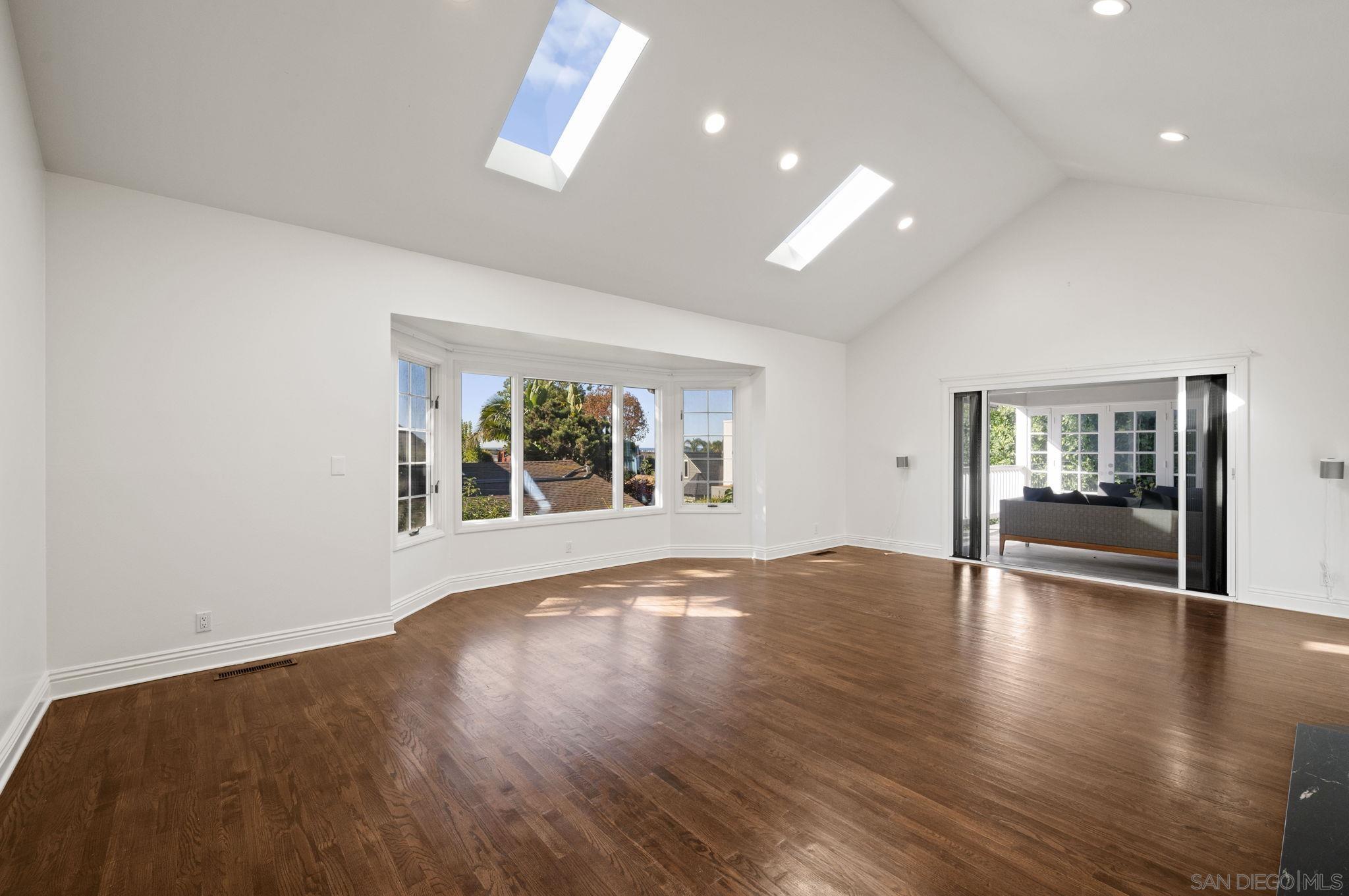 Detail Gallery Image 17 of 37 For 12740  via Felino, Del Mar,  CA 92014 - 3 Beds | 3/1 Baths