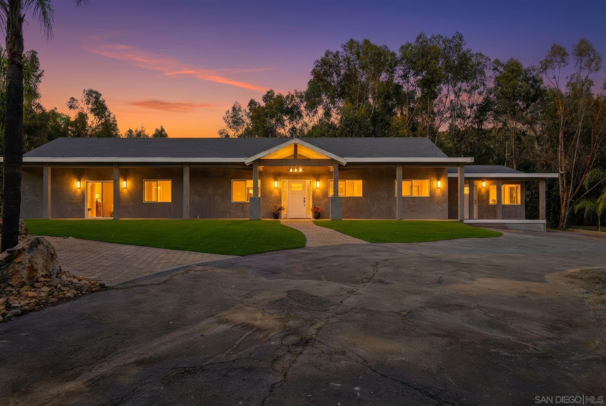 Detail Gallery Image 2 of 74 For 9965  Dunbar Lane, El Cajon,  CA 92021 - 5 Beds | 3/1 Baths