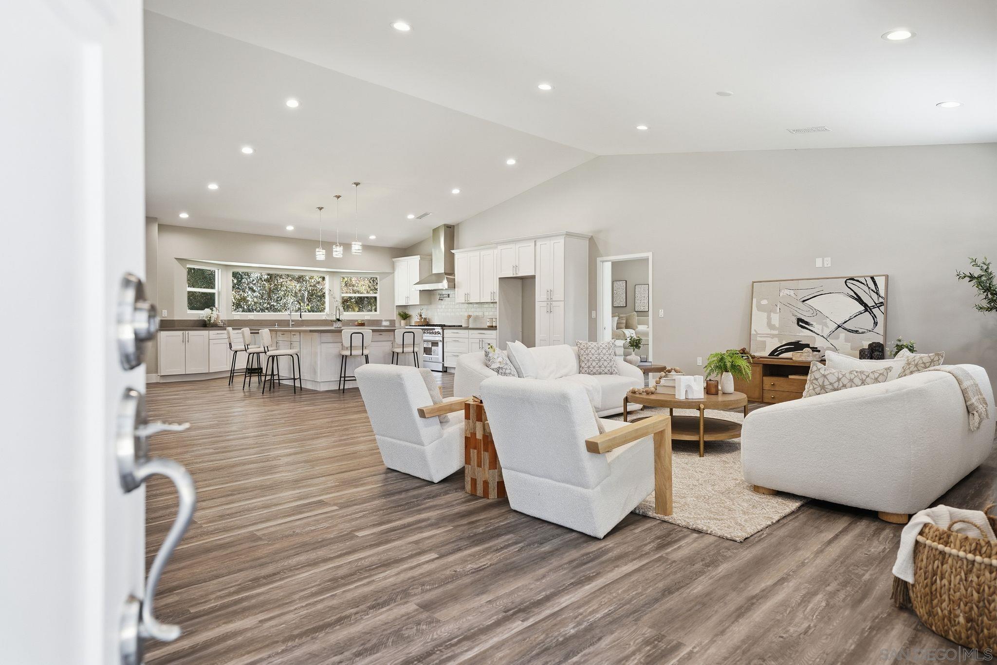 Detail Gallery Image 4 of 74 For 9965  Dunbar Lane, El Cajon,  CA 92021 - 5 Beds | 3/1 Baths