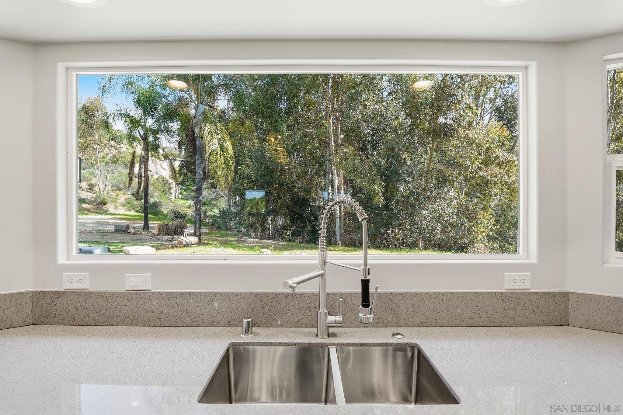 Detail Gallery Image 10 of 74 For 9965  Dunbar Lane, El Cajon,  CA 92021 - 5 Beds | 3/1 Baths