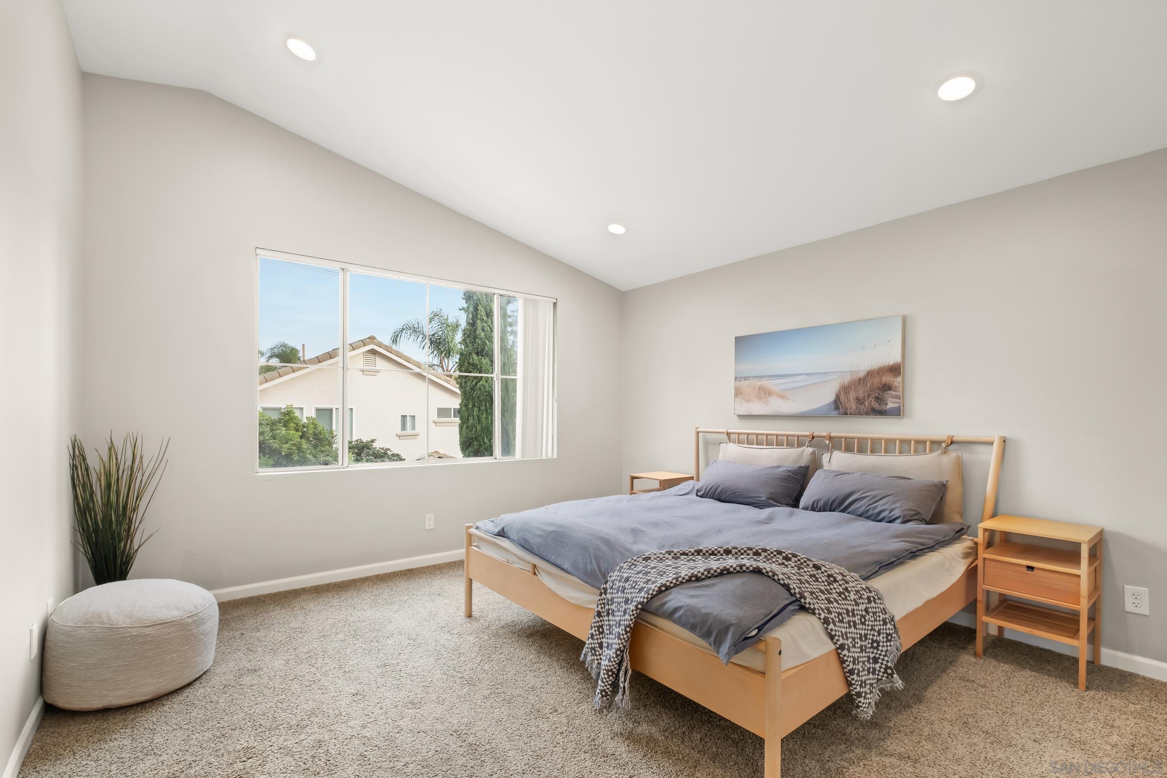 Detail Gallery Image 12 of 23 For 1816  Cayman Way, Vista,  CA 92081 - 3 Beds | 2/1 Baths