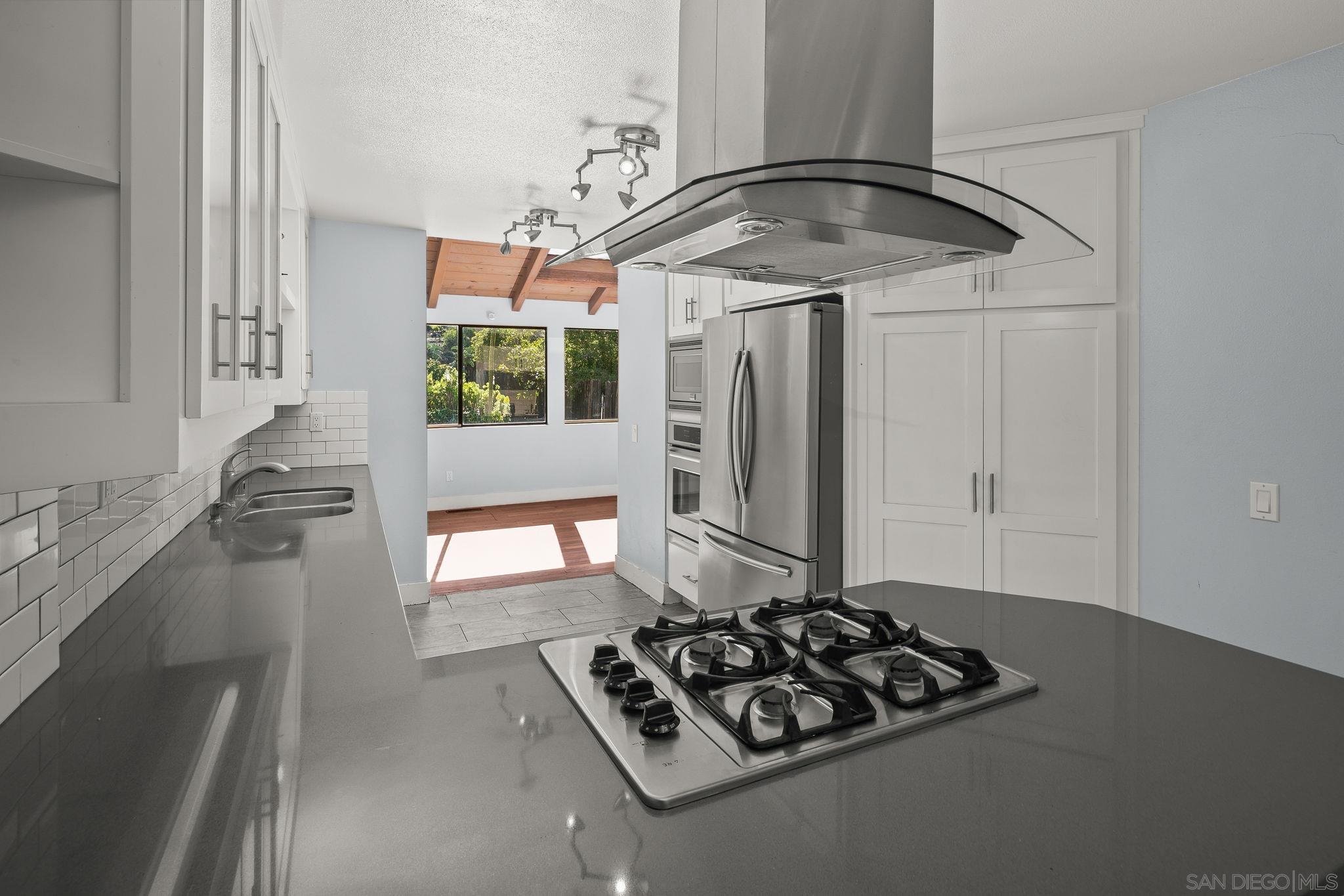 Detail Gallery Image 13 of 44 For 9190  Spice St, La Mesa,  CA 91941 - 3 Beds | 3 Baths