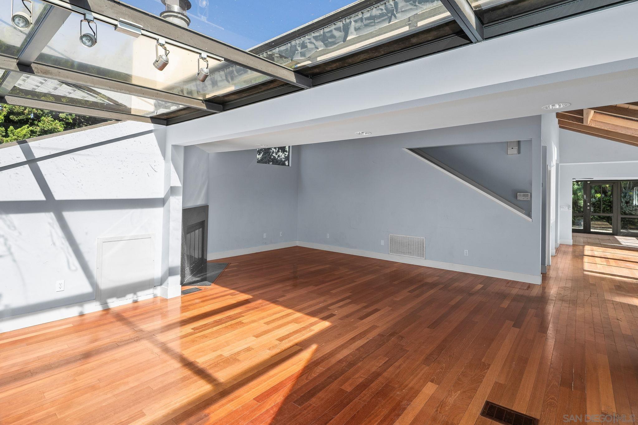 Detail Gallery Image 5 of 44 For 9190  Spice St, La Mesa,  CA 91941 - 3 Beds | 3 Baths