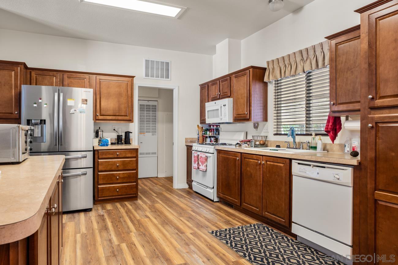 Detail Gallery Image 3 of 35 For 525 W El Norte Parkway  #75,  Escondido,  CA 92026 - 3 Beds | 2 Baths