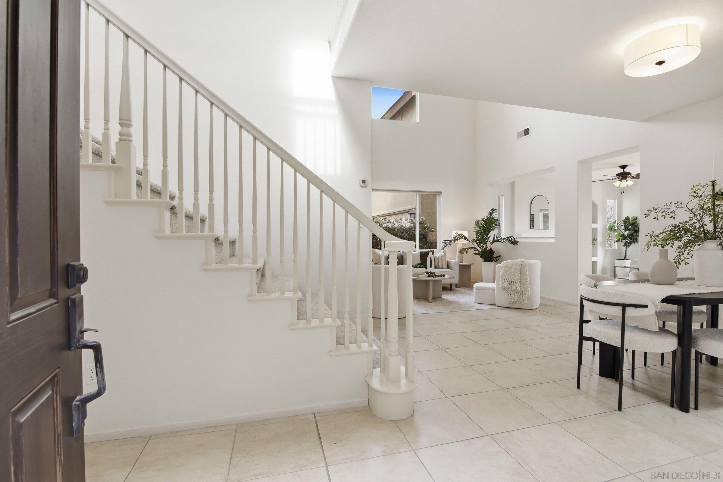 Detail Gallery Image 2 of 44 For 11369  Vista Elevada, San Diego,  CA 92131 - 4 Beds | 2/1 Baths