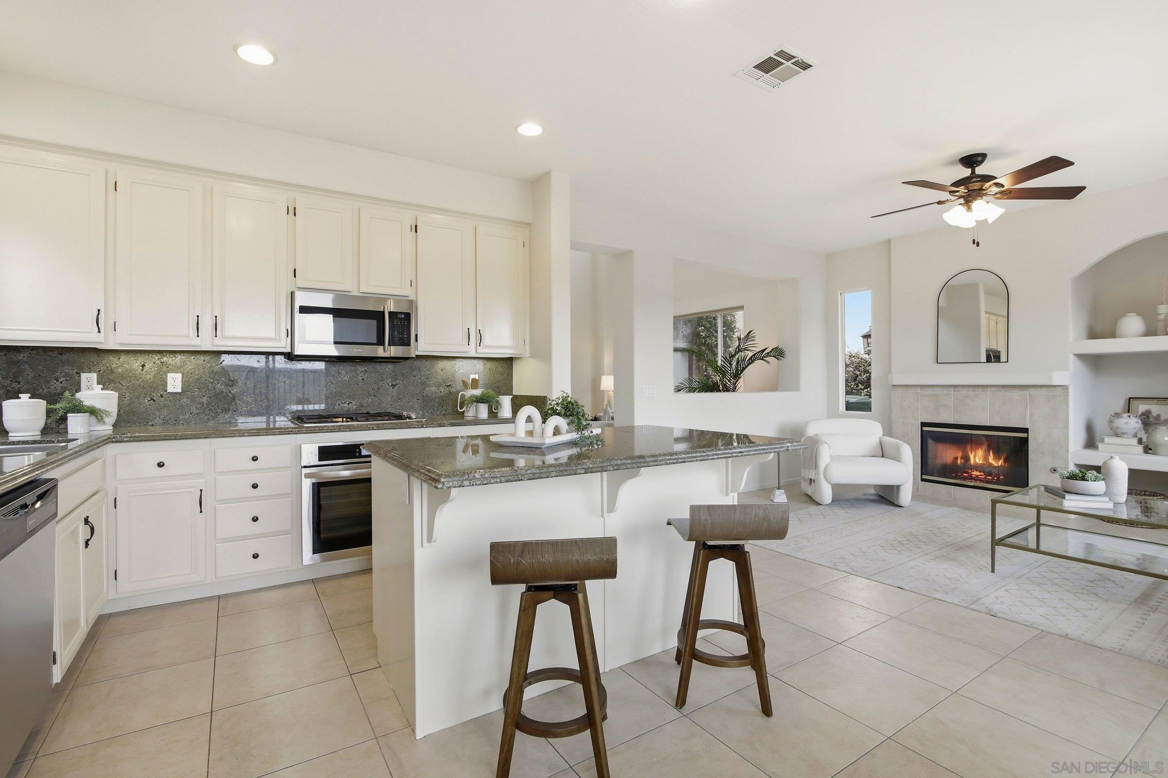 Detail Gallery Image 13 of 44 For 11369  Vista Elevada, San Diego,  CA 92131 - 4 Beds | 2/1 Baths