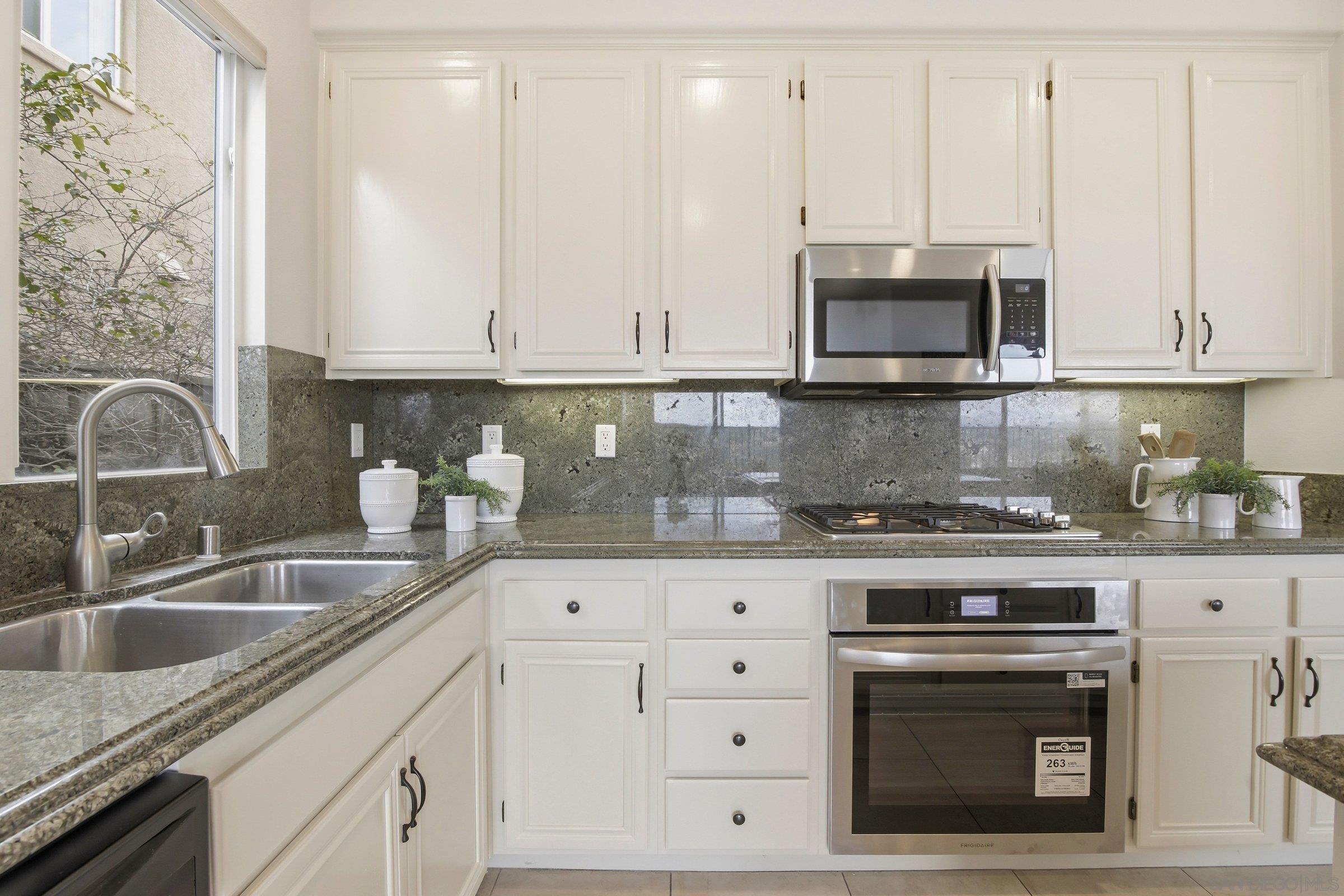 Detail Gallery Image 15 of 44 For 11369  Vista Elevada, San Diego,  CA 92131 - 4 Beds | 2/1 Baths