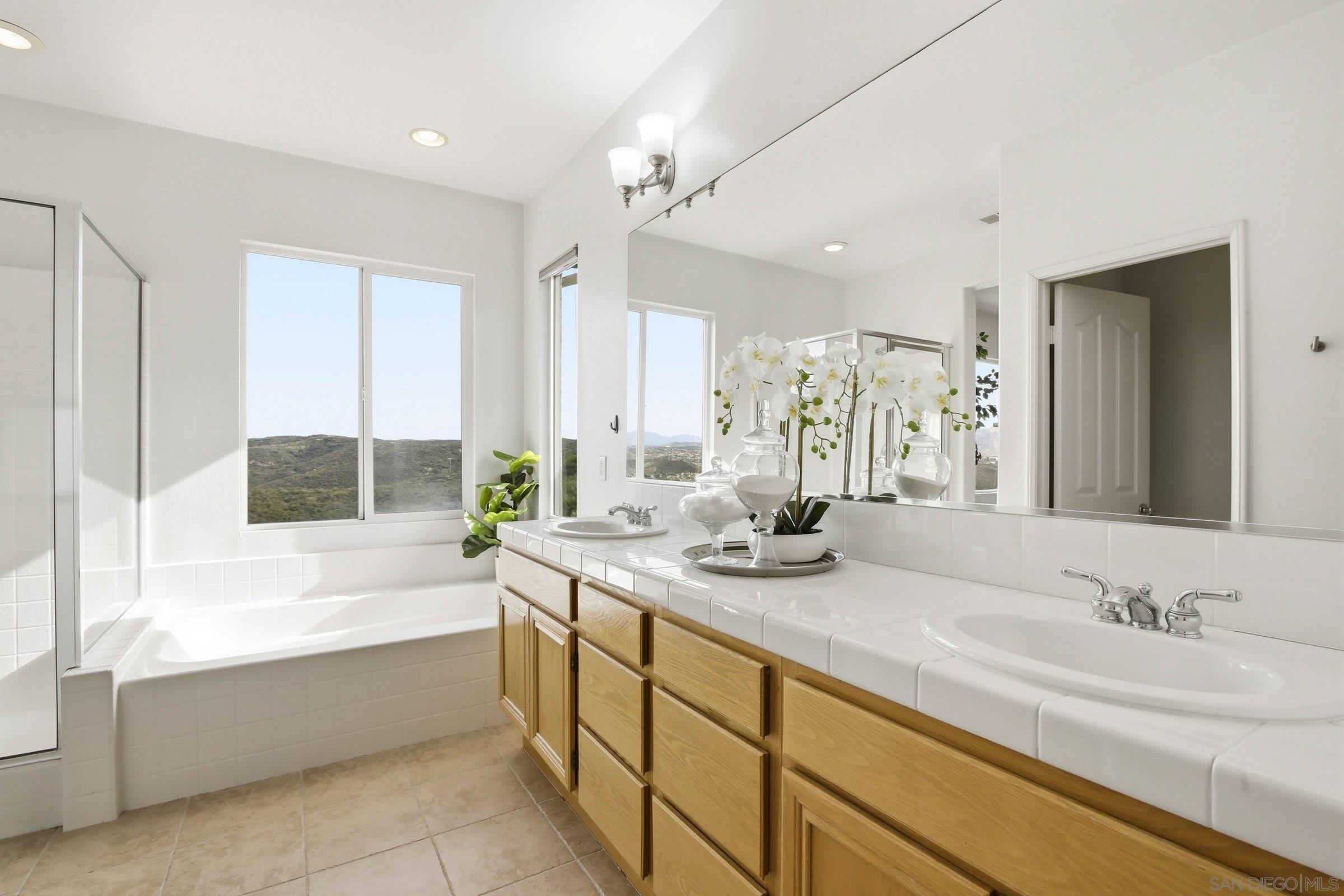 Detail Gallery Image 23 of 44 For 11369  Vista Elevada, San Diego,  CA 92131 - 4 Beds | 2/1 Baths