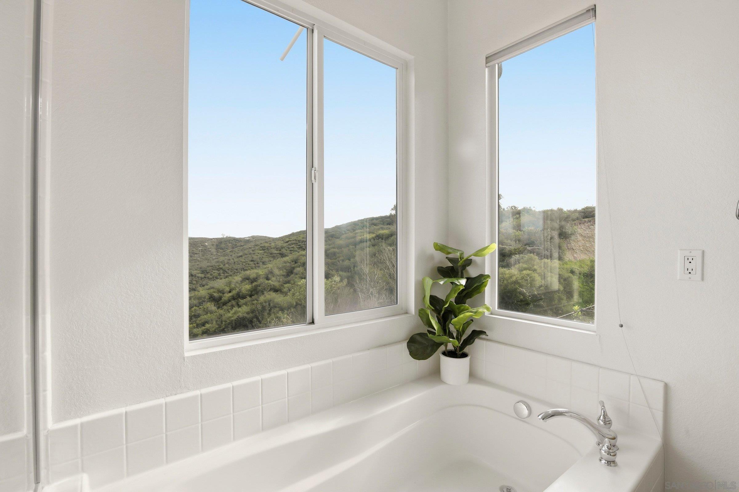 Detail Gallery Image 27 of 44 For 11369  Vista Elevada, San Diego,  CA 92131 - 4 Beds | 2/1 Baths