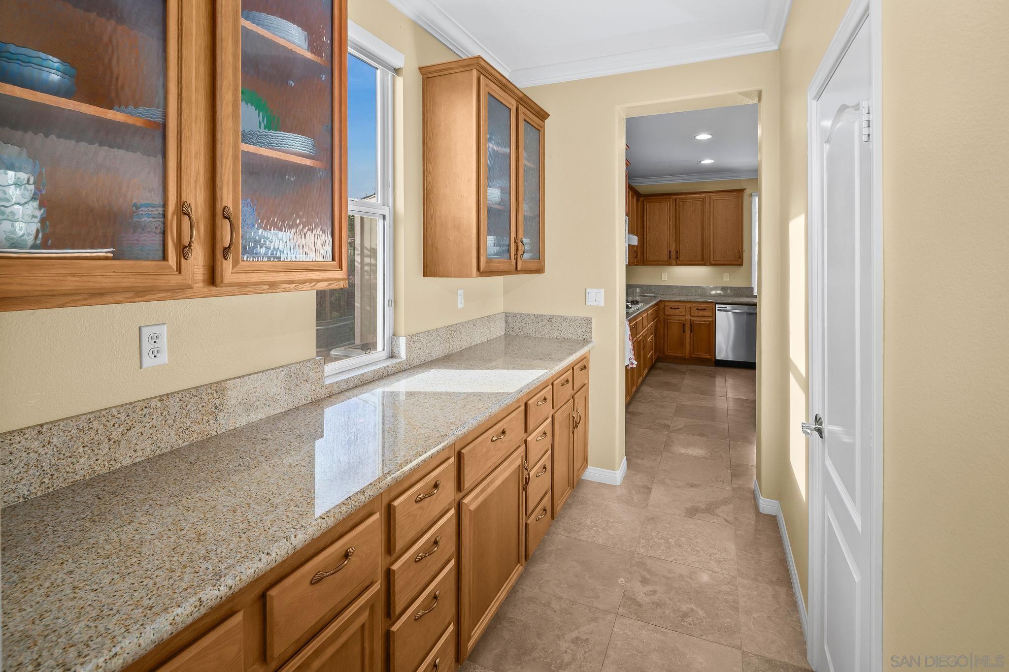 Detail Gallery Image 13 of 75 For 624  Ridgemont Cir, Escondido,  CA 92027 - 5 Beds | 4/1 Baths