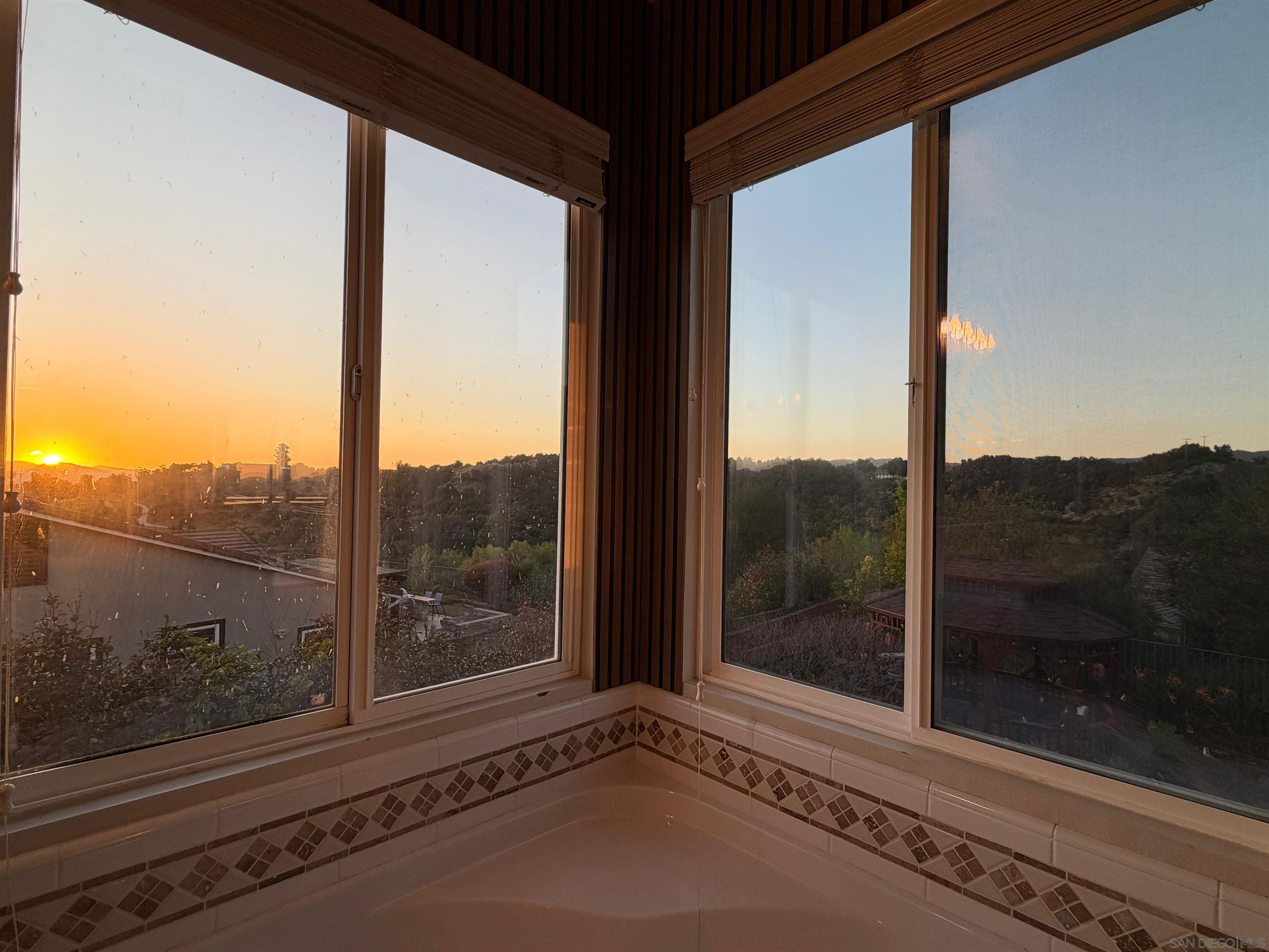 Detail Gallery Image 14 of 75 For 624  Ridgemont Cir, Escondido,  CA 92027 - 5 Beds | 4/1 Baths