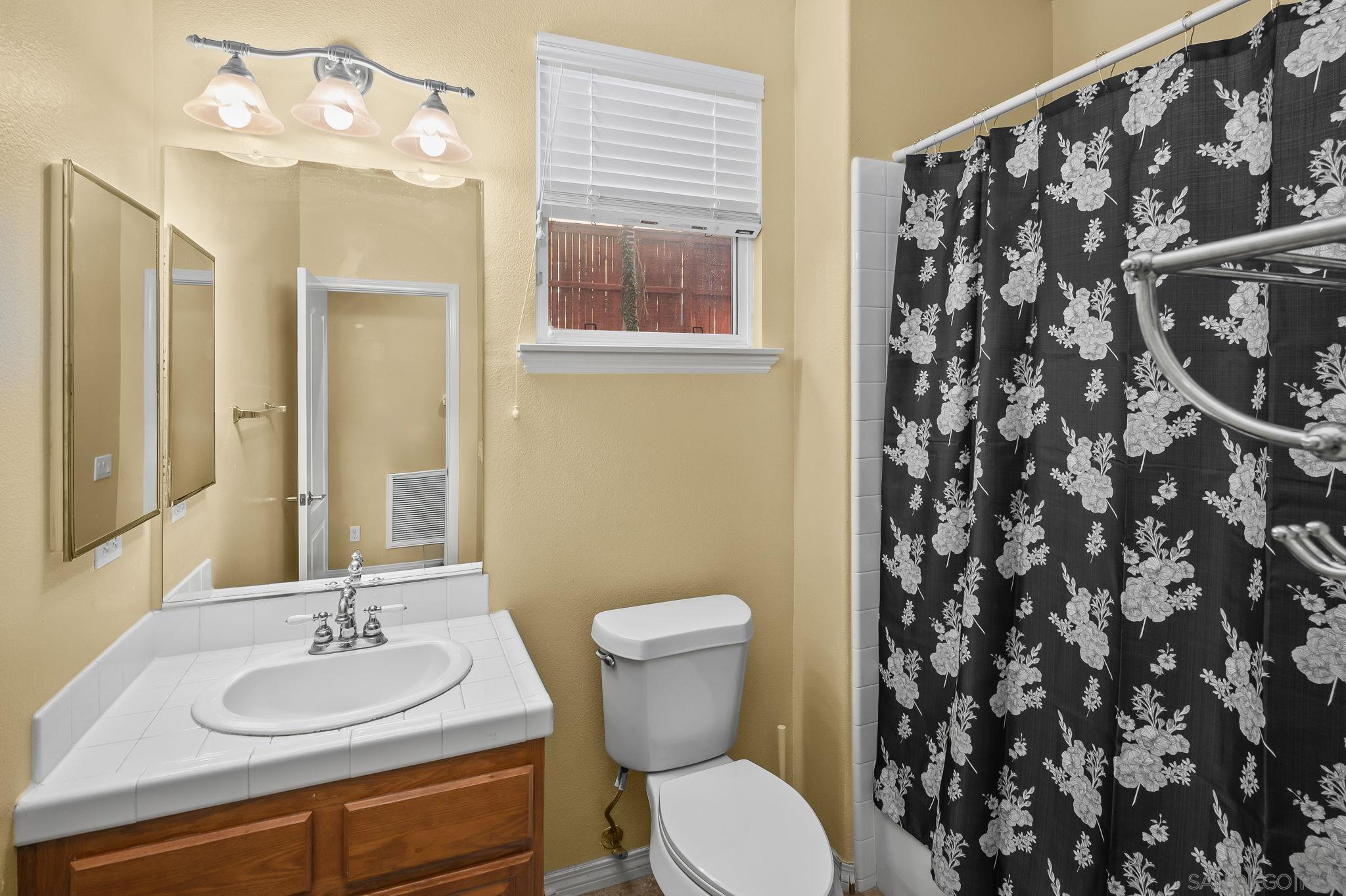 Detail Gallery Image 21 of 75 For 624  Ridgemont Cir, Escondido,  CA 92027 - 5 Beds | 4/1 Baths