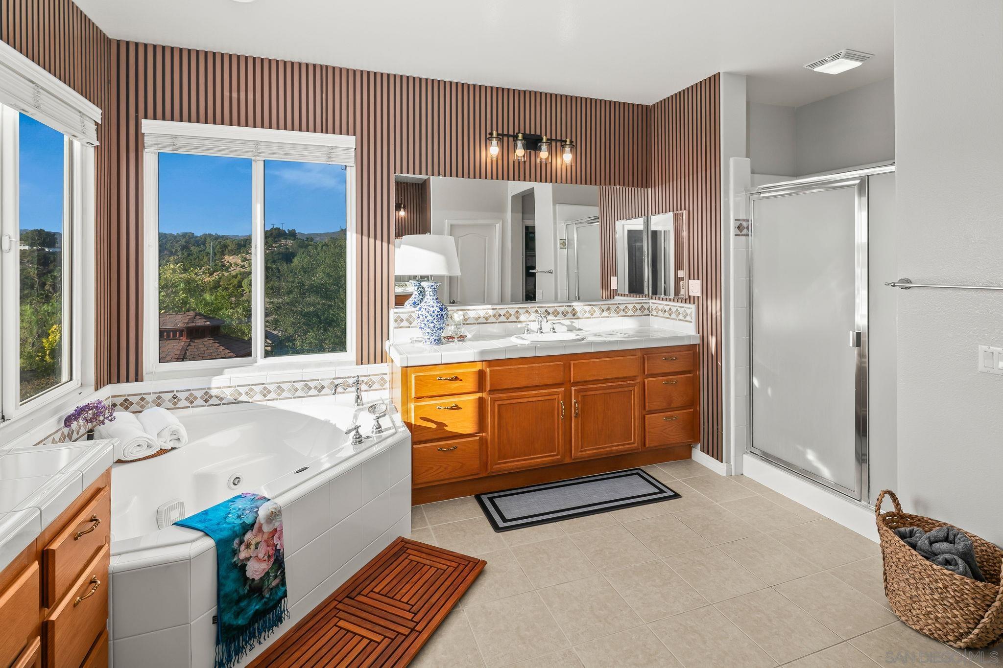 Detail Gallery Image 24 of 75 For 624  Ridgemont Cir, Escondido,  CA 92027 - 5 Beds | 4/1 Baths