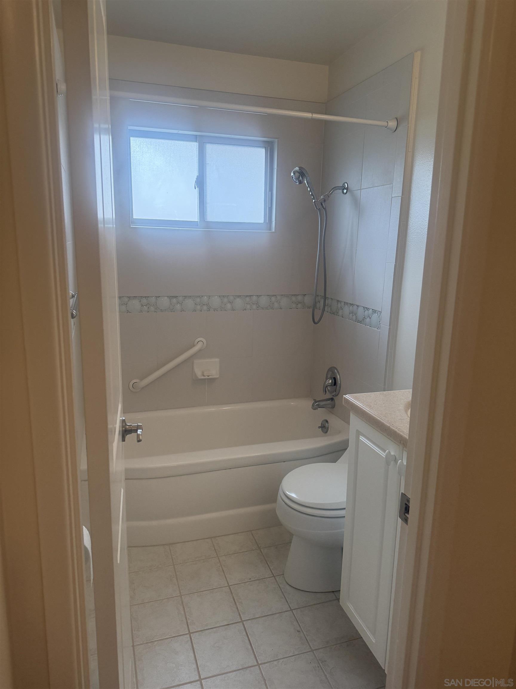 Detail Gallery Image 13 of 17 For 3755  Millikin Ave, San Diego,  CA 92122 - 3 Beds | 2 Baths