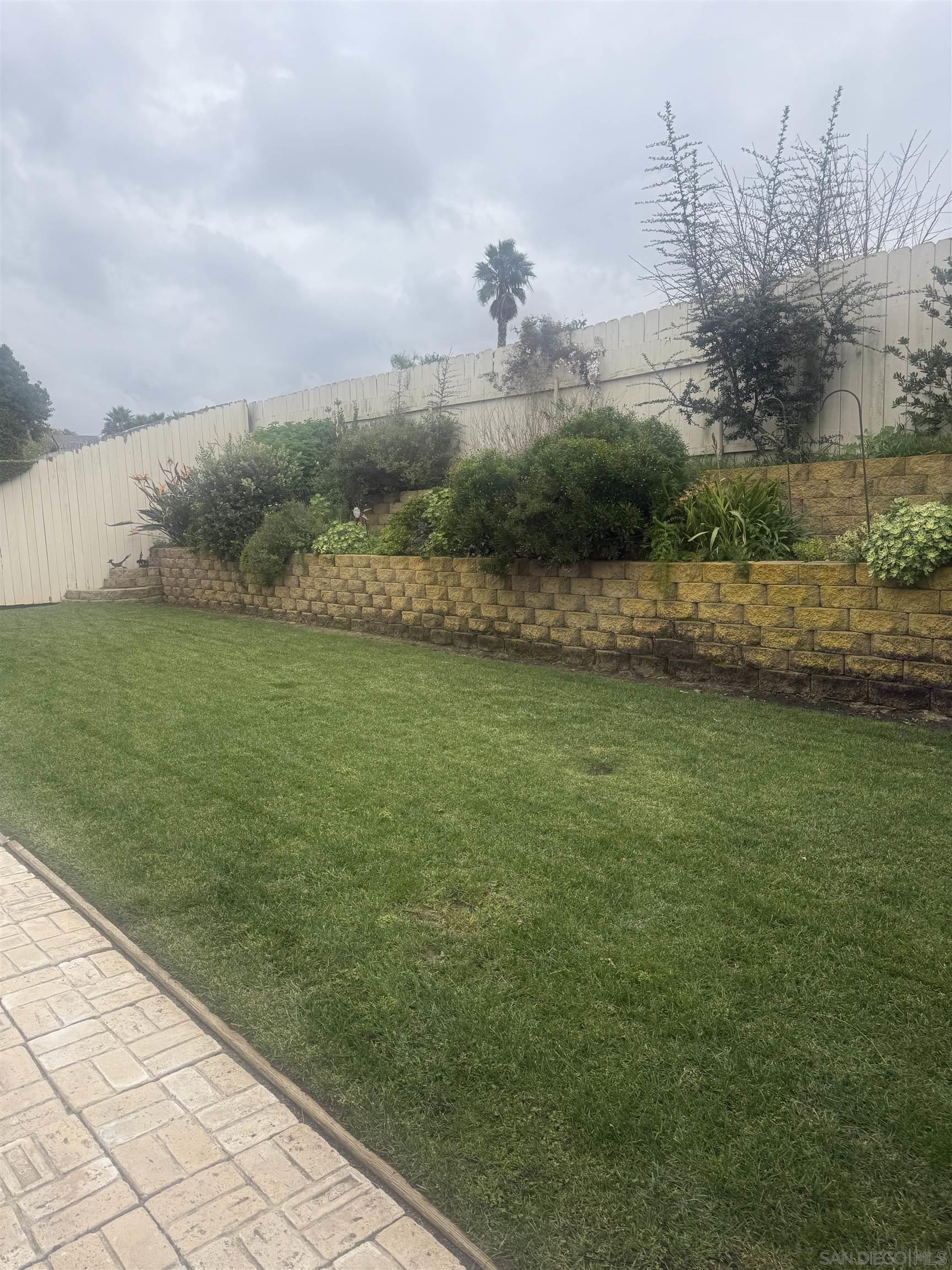 Detail Gallery Image 4 of 17 For 3755  Millikin Ave, San Diego,  CA 92122 - 3 Beds | 2 Baths