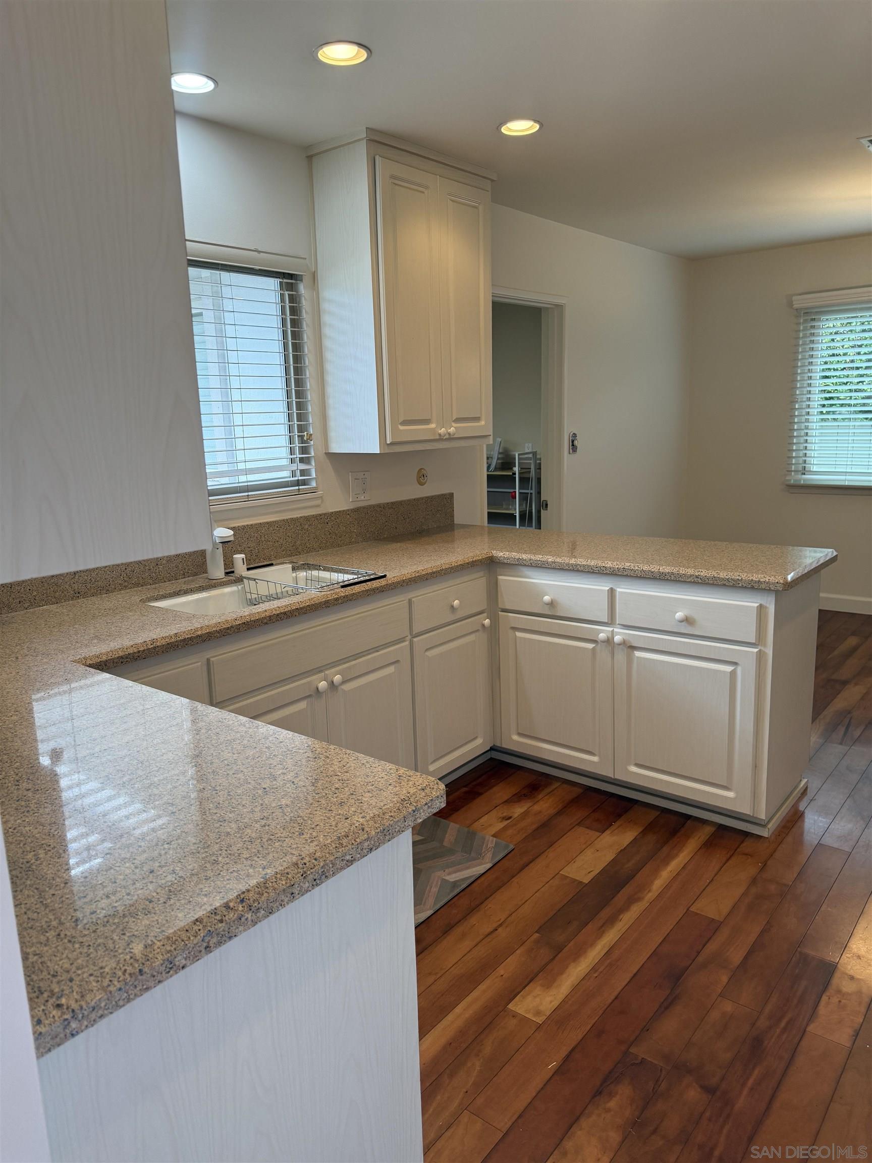 Detail Gallery Image 5 of 17 For 3755  Millikin Ave, San Diego,  CA 92122 - 3 Beds | 2 Baths