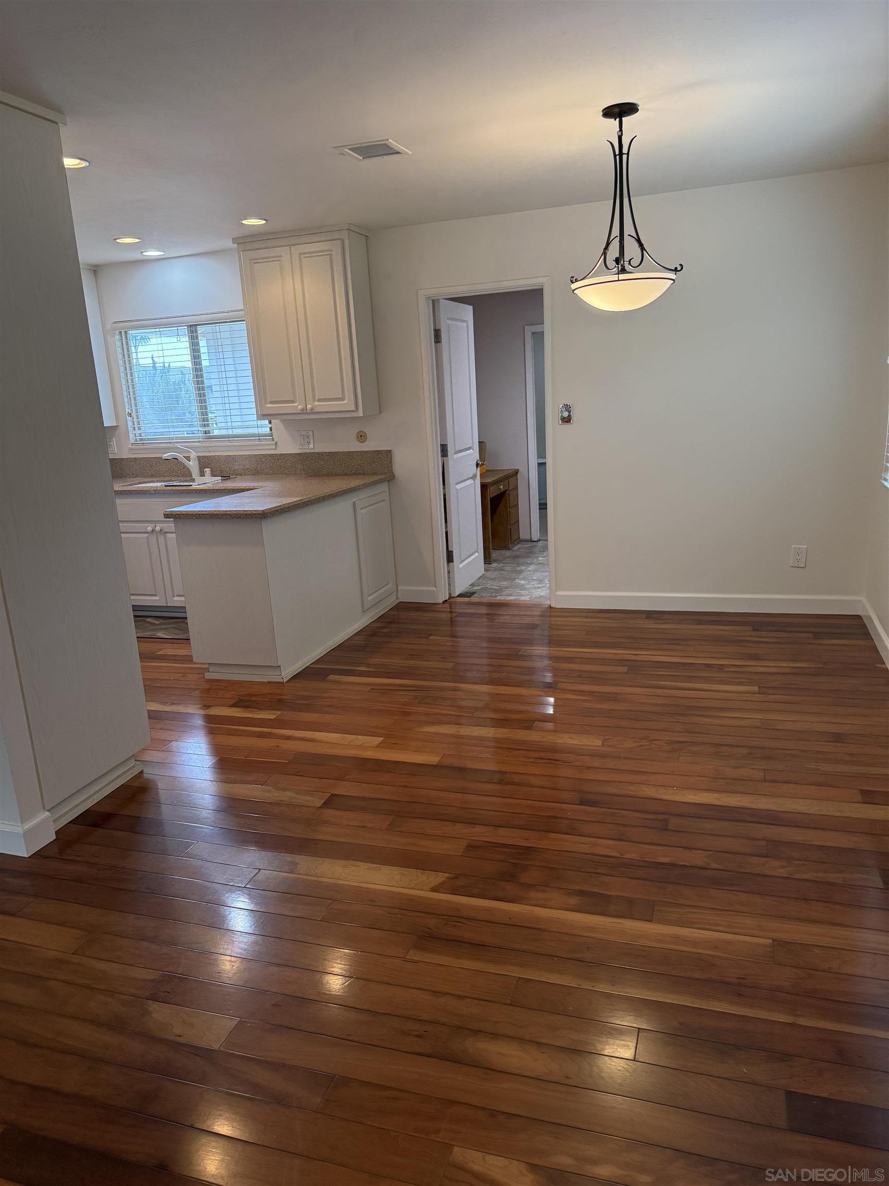 Detail Gallery Image 7 of 17 For 3755  Millikin Ave, San Diego,  CA 92122 - 3 Beds | 2 Baths