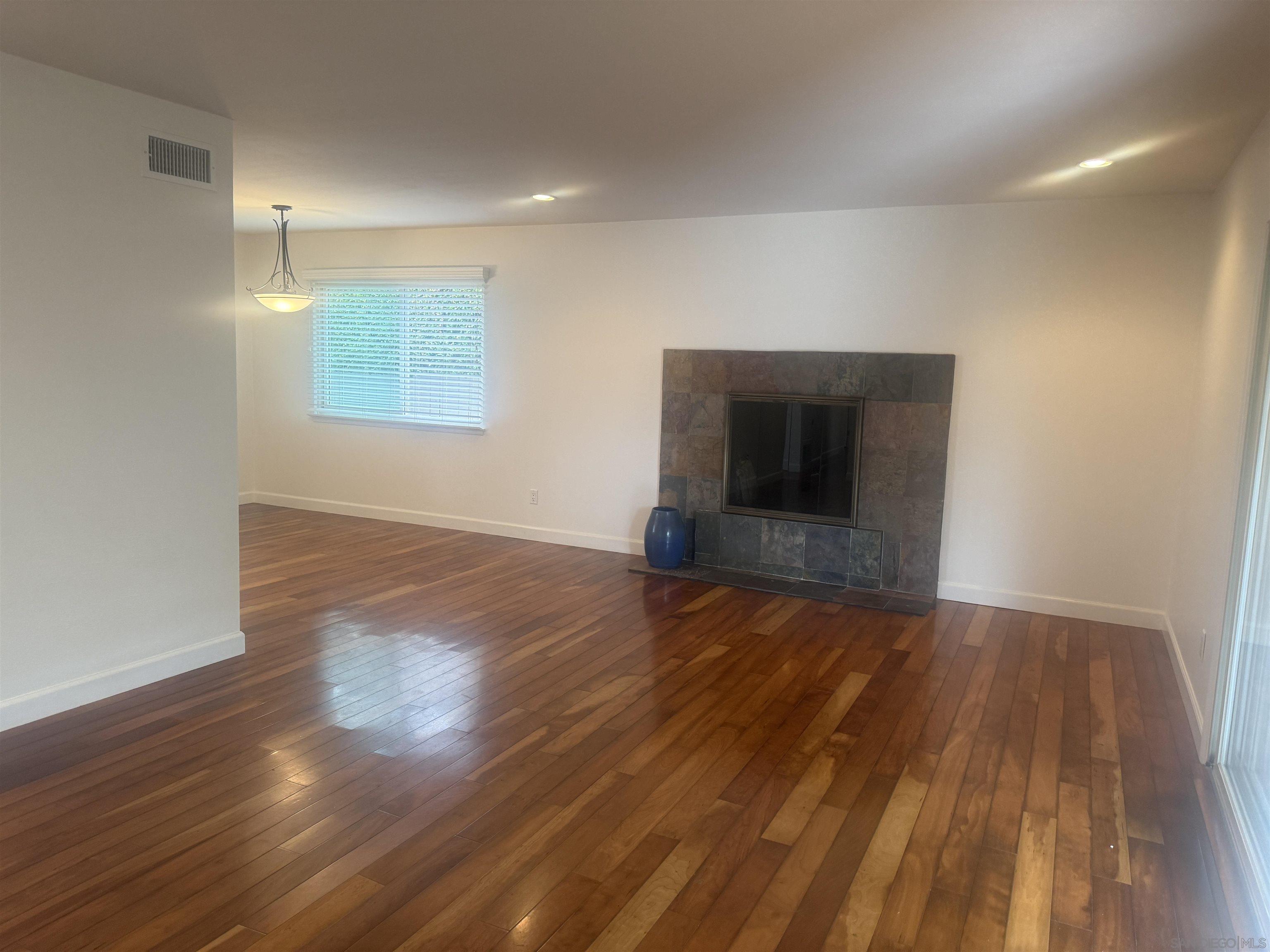 Detail Gallery Image 8 of 17 For 3755  Millikin Ave, San Diego,  CA 92122 - 3 Beds | 2 Baths