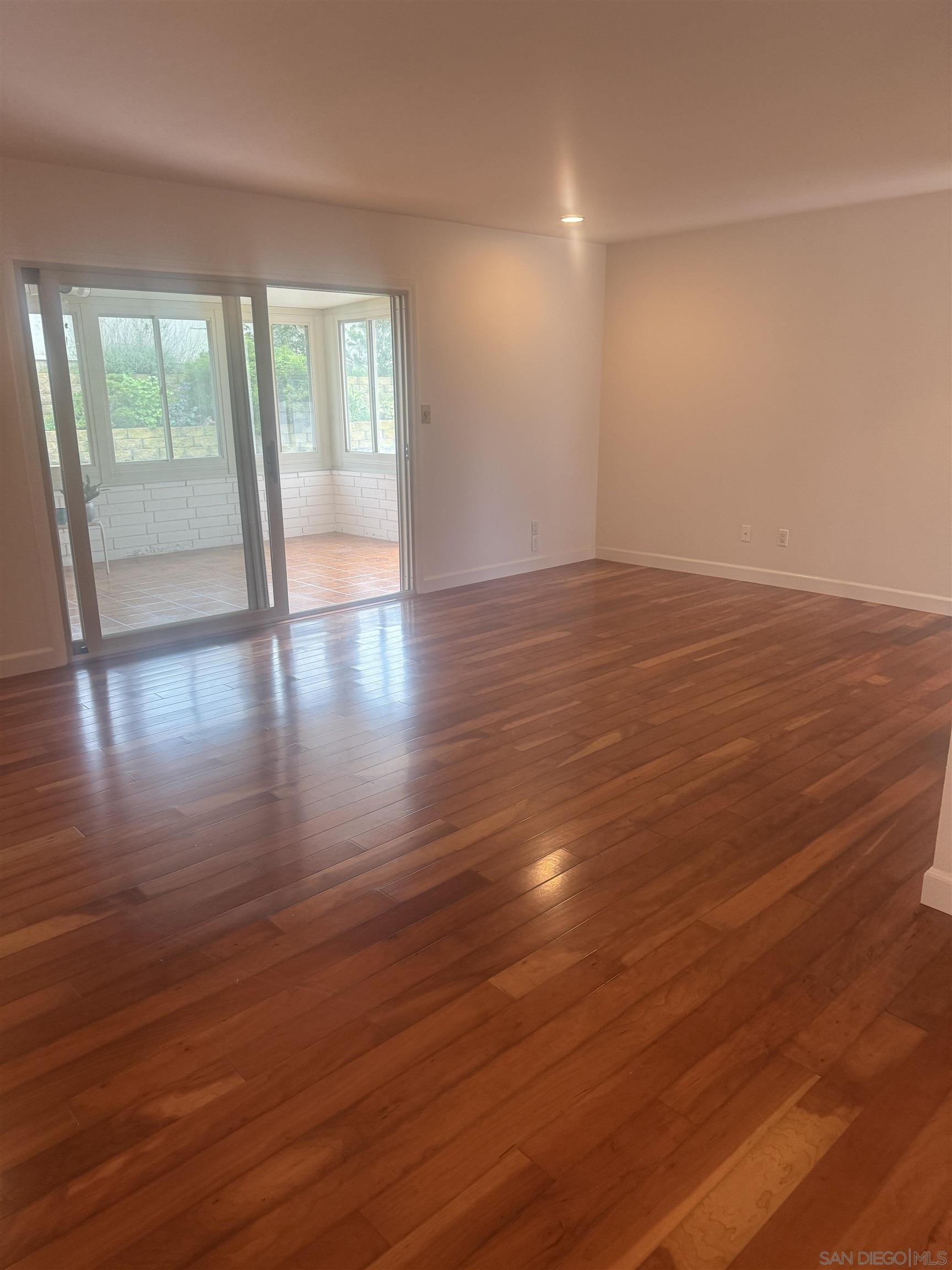 Detail Gallery Image 9 of 17 For 3755  Millikin Ave, San Diego,  CA 92122 - 3 Beds | 2 Baths