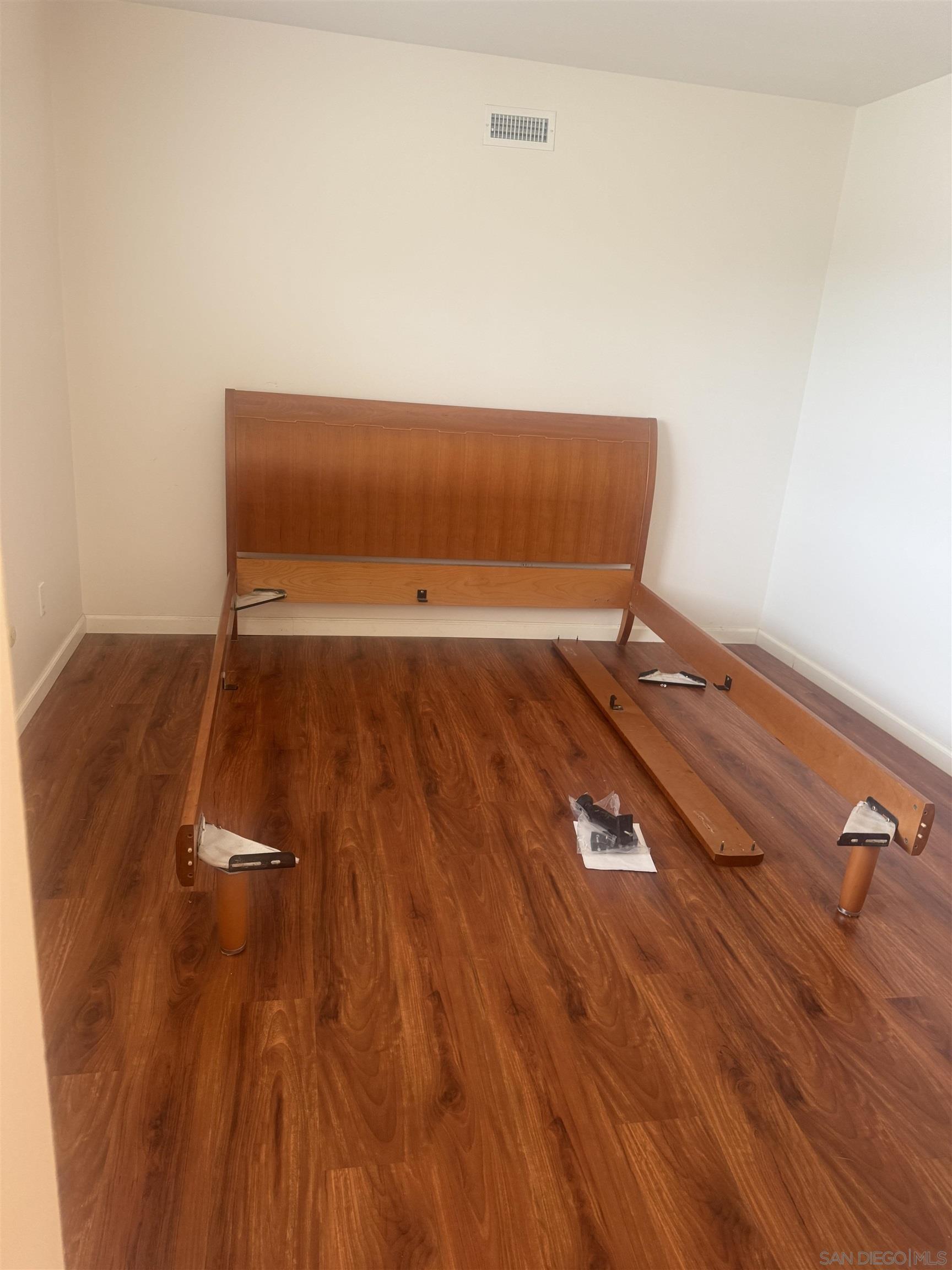 Detail Gallery Image 10 of 17 For 3755  Millikin Ave, San Diego,  CA 92122 - 3 Beds | 2 Baths