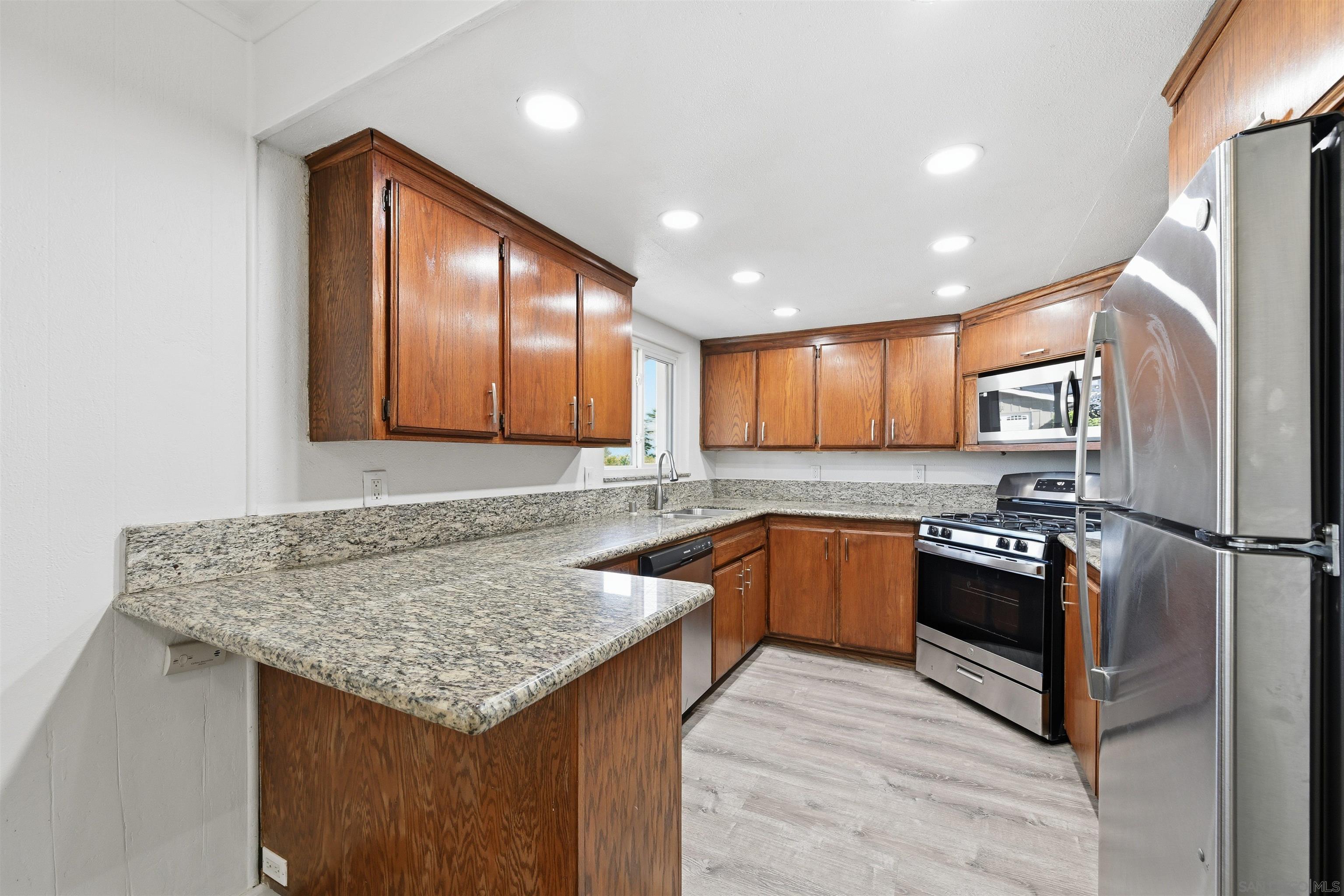 Detail Gallery Image 4 of 27 For 5253  Lewison Pl, San Diego,  CA 92120 - 3 Beds | 2 Baths