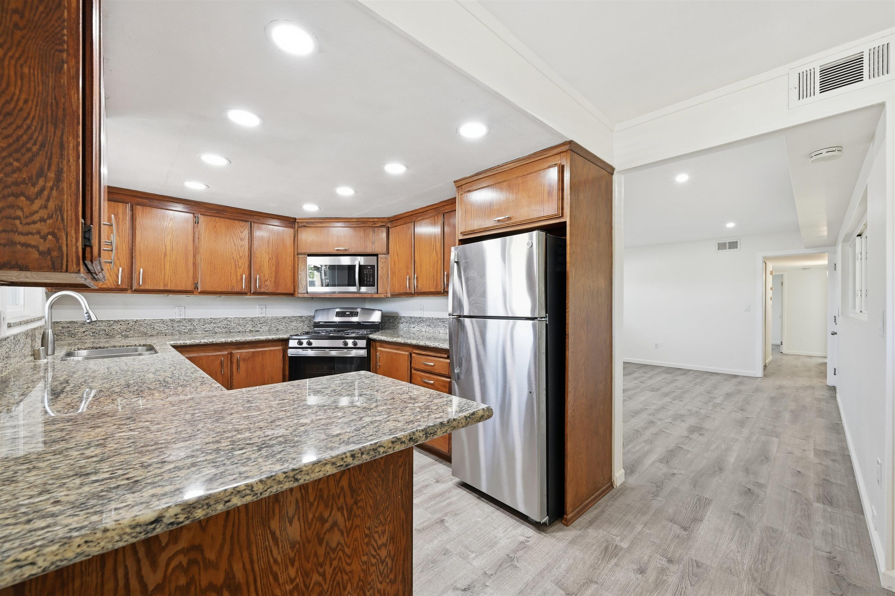 Detail Gallery Image 5 of 27 For 5253  Lewison Pl, San Diego,  CA 92120 - 3 Beds | 2 Baths