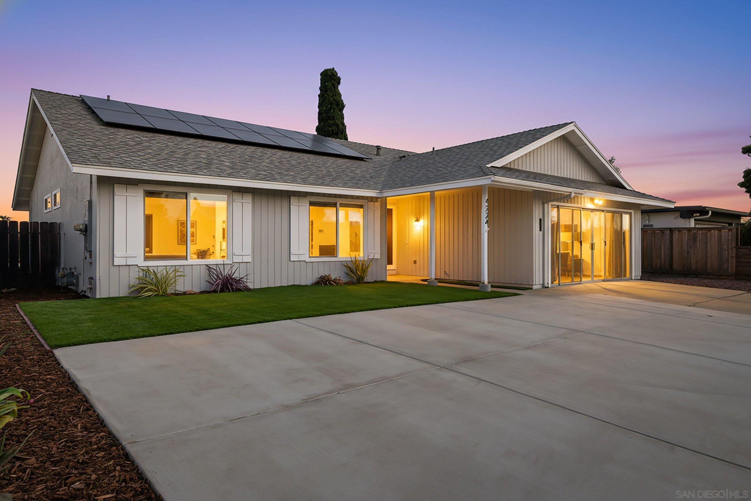 Detail Gallery Image 2 of 39 For 4224  Governor Dr, San Diego,  CA 92122 - 3 Beds | 2 Baths