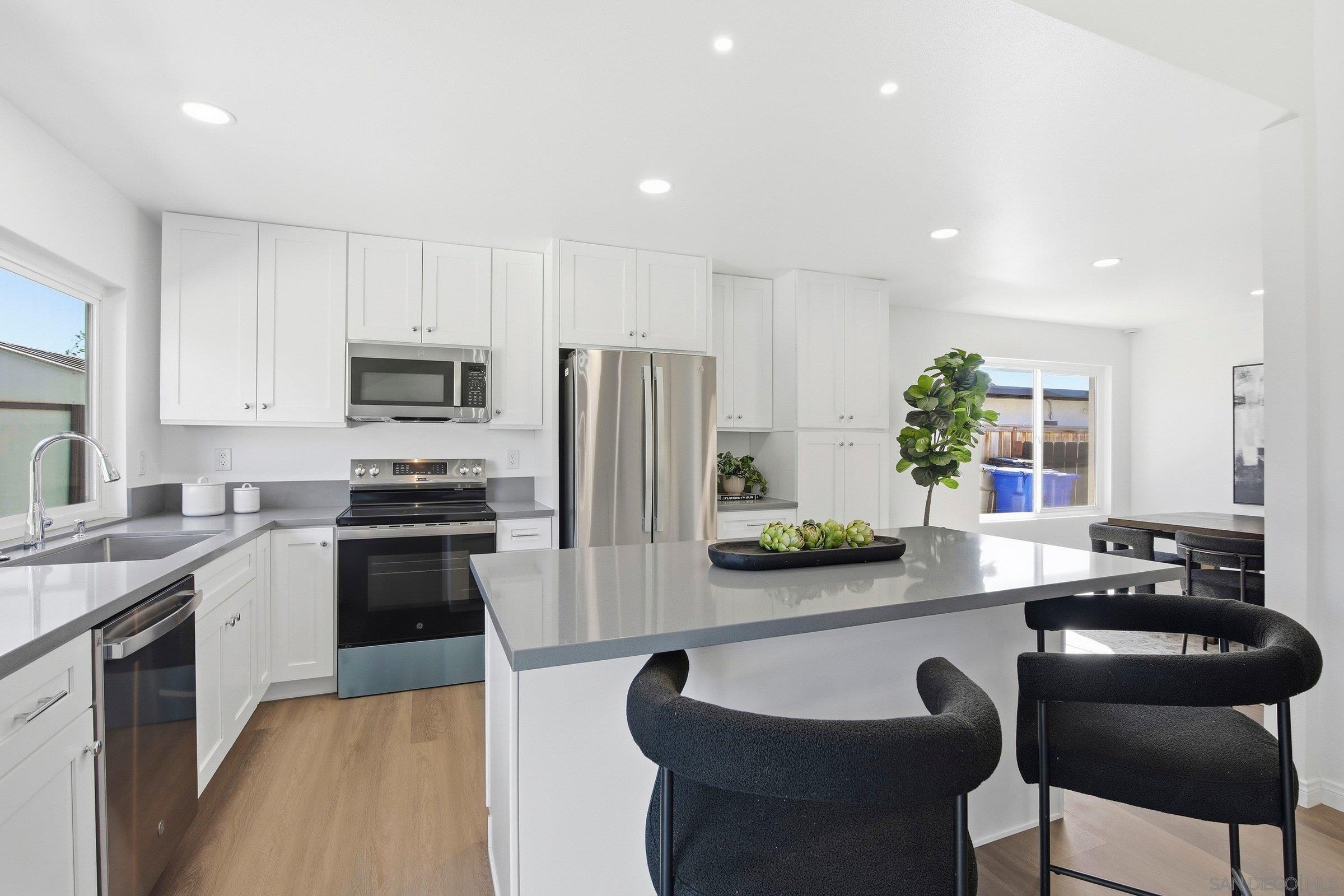 Detail Gallery Image 18 of 39 For 4224  Governor Dr, San Diego,  CA 92122 - 3 Beds | 2 Baths