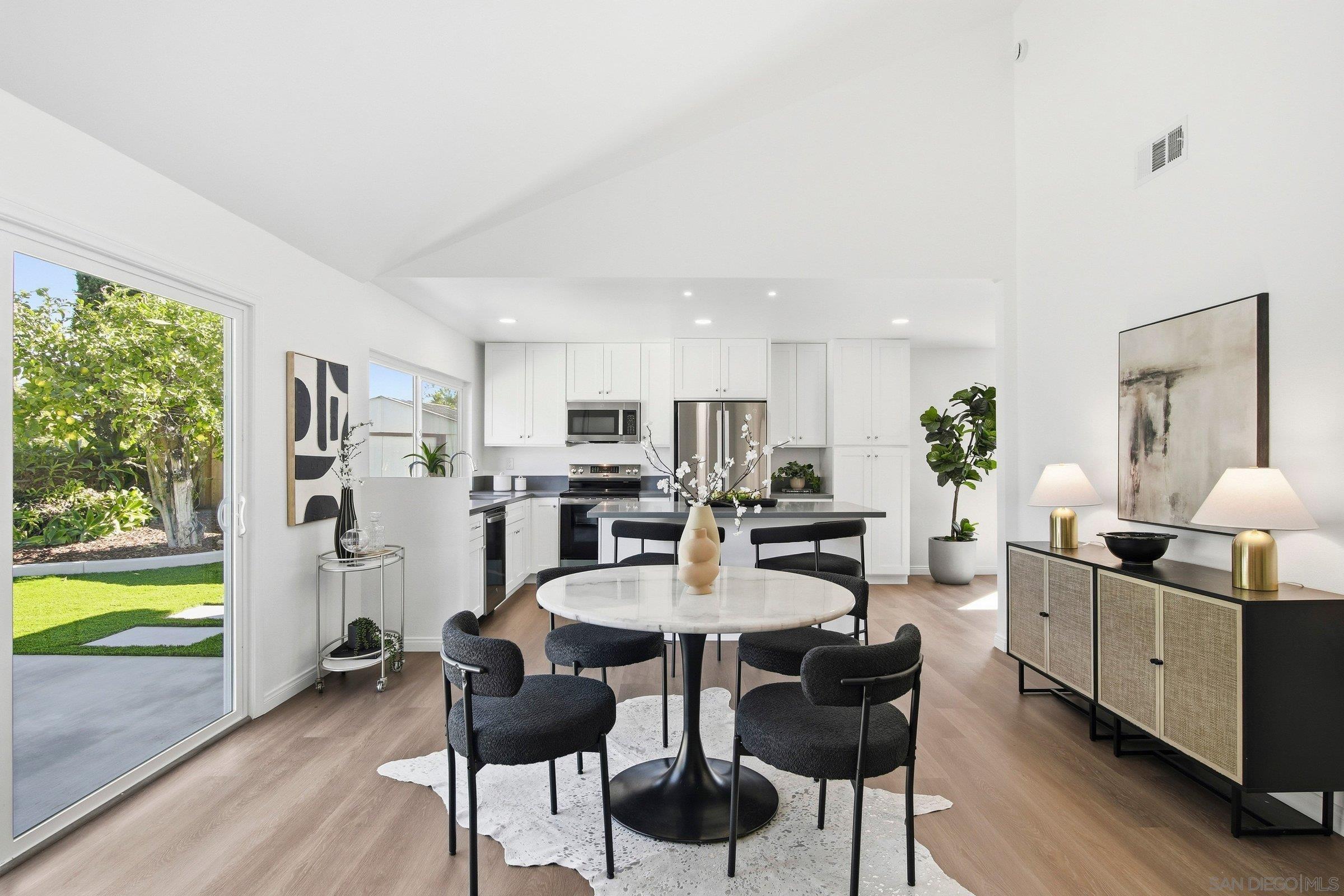 Detail Gallery Image 19 of 39 For 4224  Governor Dr, San Diego,  CA 92122 - 3 Beds | 2 Baths