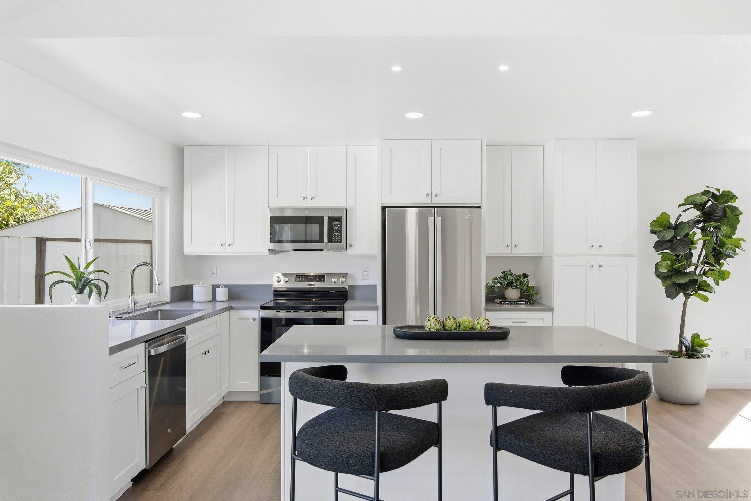 Detail Gallery Image 20 of 39 For 4224  Governor Dr, San Diego,  CA 92122 - 3 Beds | 2 Baths