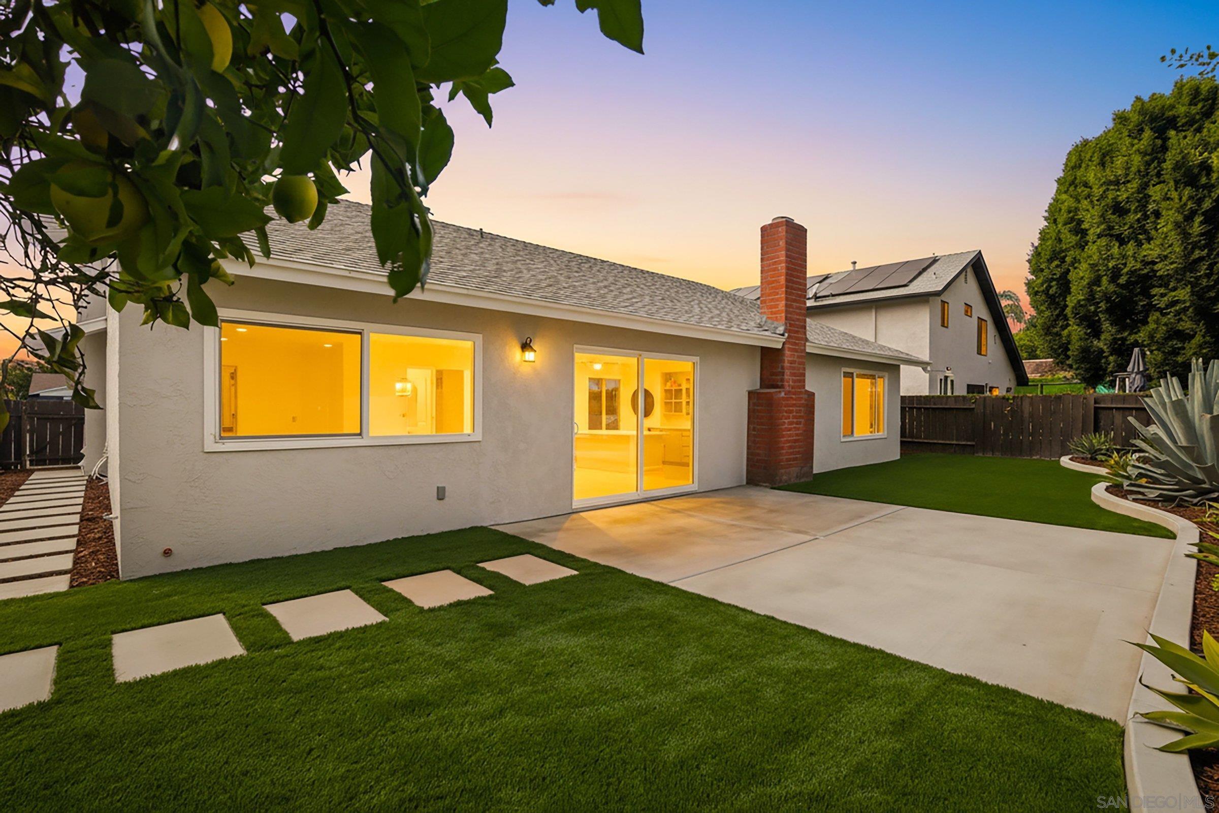 Detail Gallery Image 3 of 39 For 4224  Governor Dr, San Diego,  CA 92122 - 3 Beds | 2 Baths