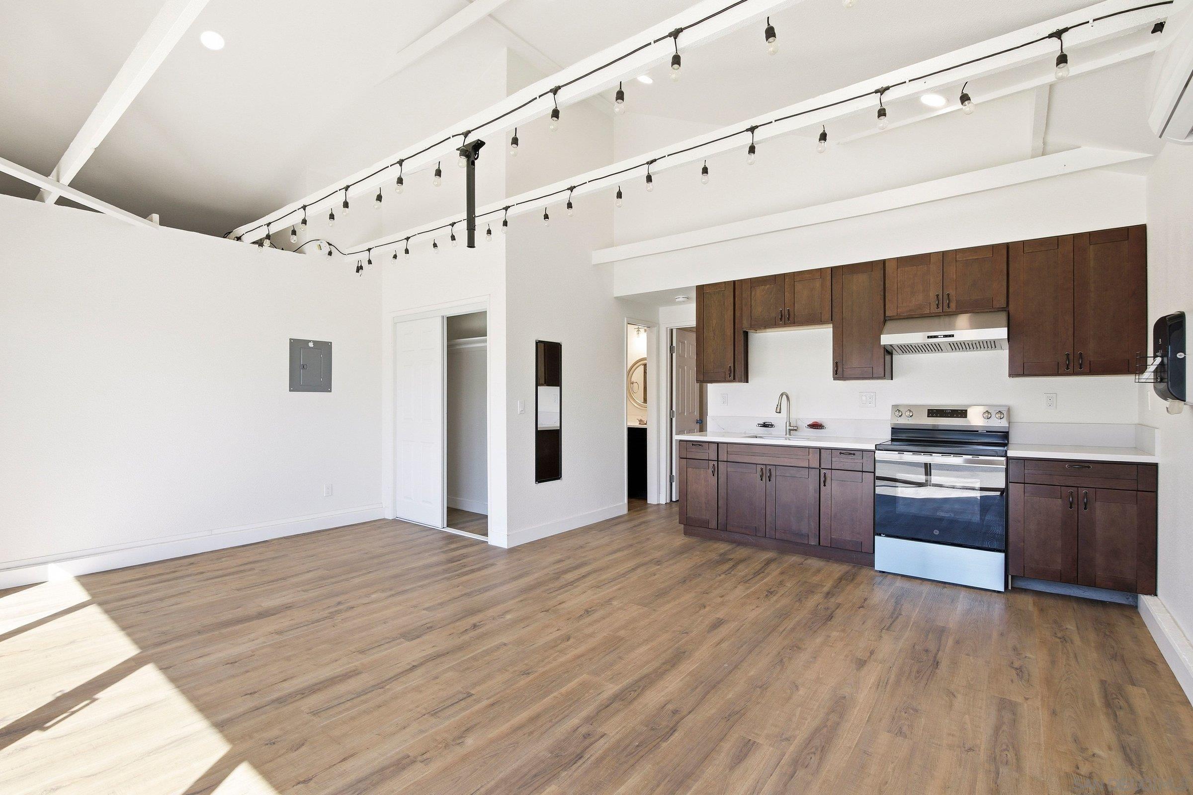 Detail Gallery Image 32 of 39 For 4224  Governor Dr, San Diego,  CA 92122 - 3 Beds | 2 Baths