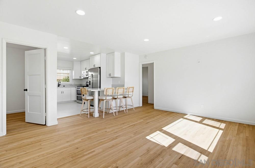 Detail Gallery Image 5 of 24 For 1852  Chalcedony St, San Diego,  CA 92109 - 3 Beds | 1 Baths