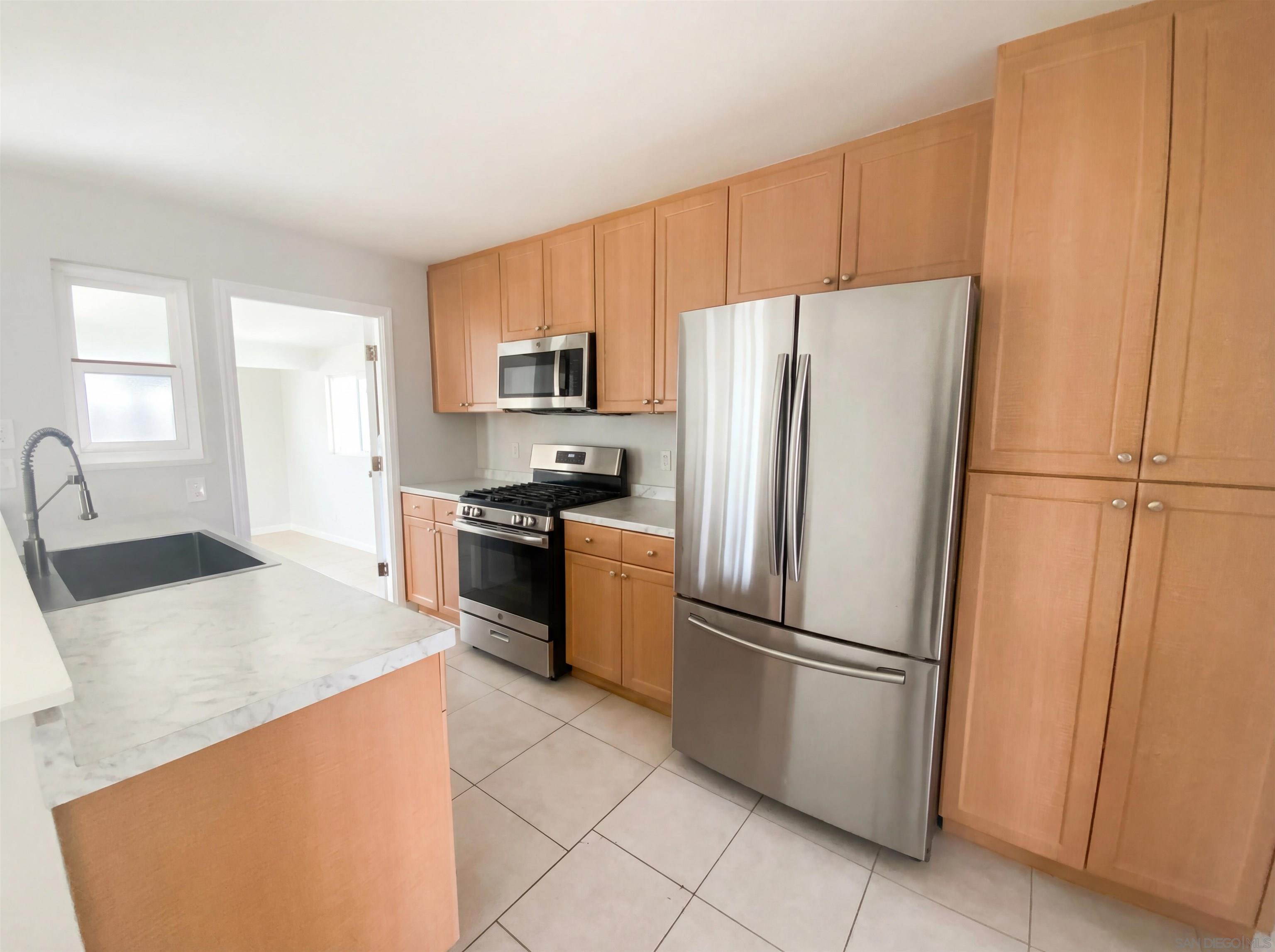 Detail Gallery Image 2 of 17 For 896  Salina St, El Cajon,  CA 92020 - 3 Beds | 2 Baths