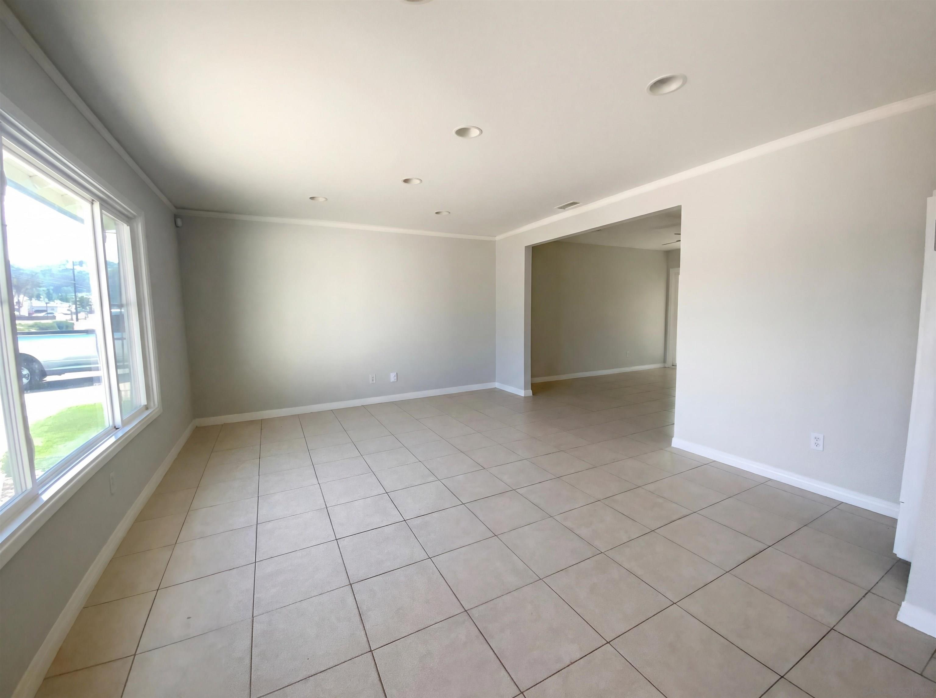 Detail Gallery Image 3 of 17 For 896  Salina St, El Cajon,  CA 92020 - 3 Beds | 2 Baths