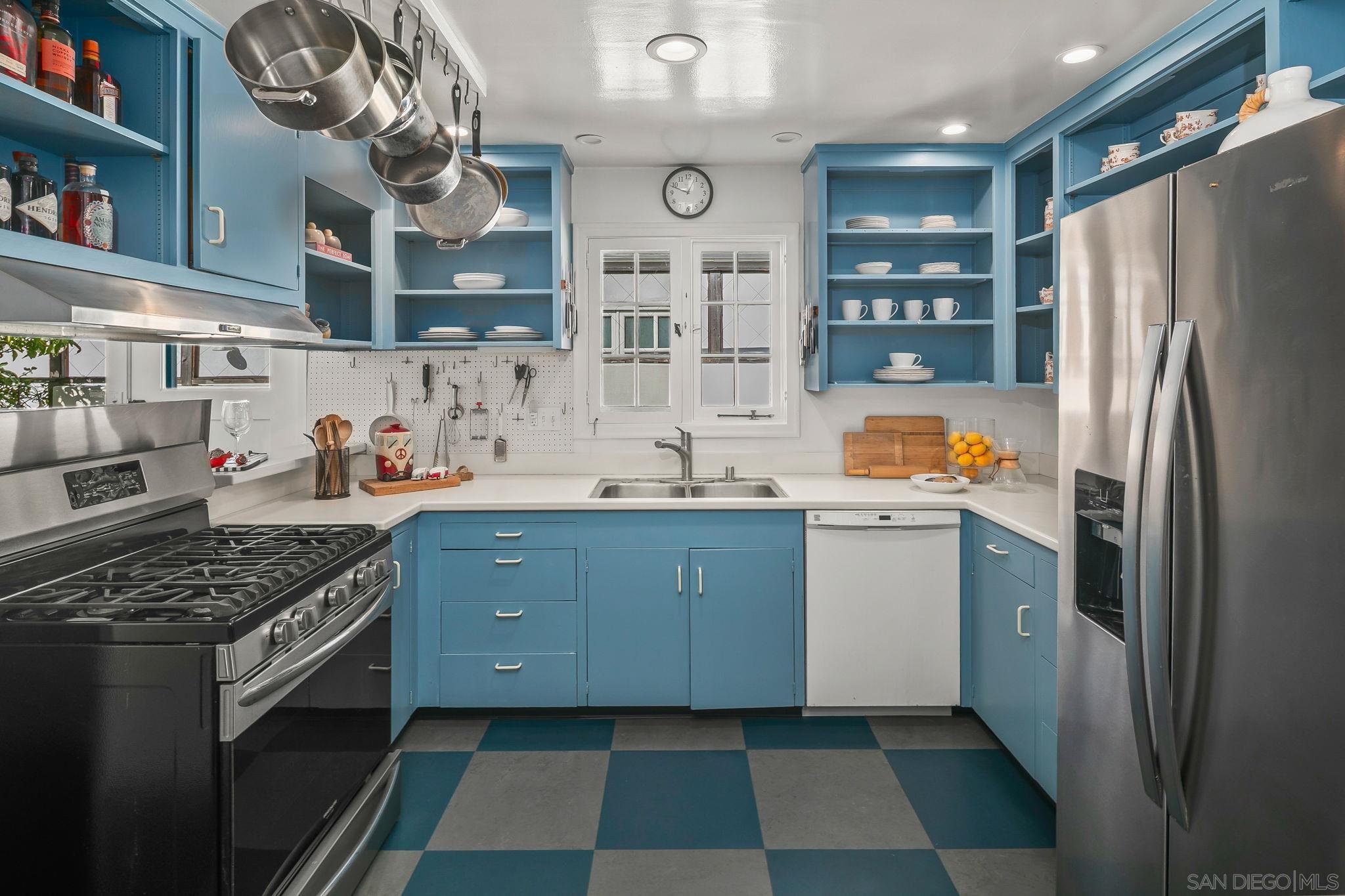 Detail Gallery Image 19 of 49 For 7227  Olivetas Ave, La Jolla,  CA 92037 - 4 Beds | 3 Baths