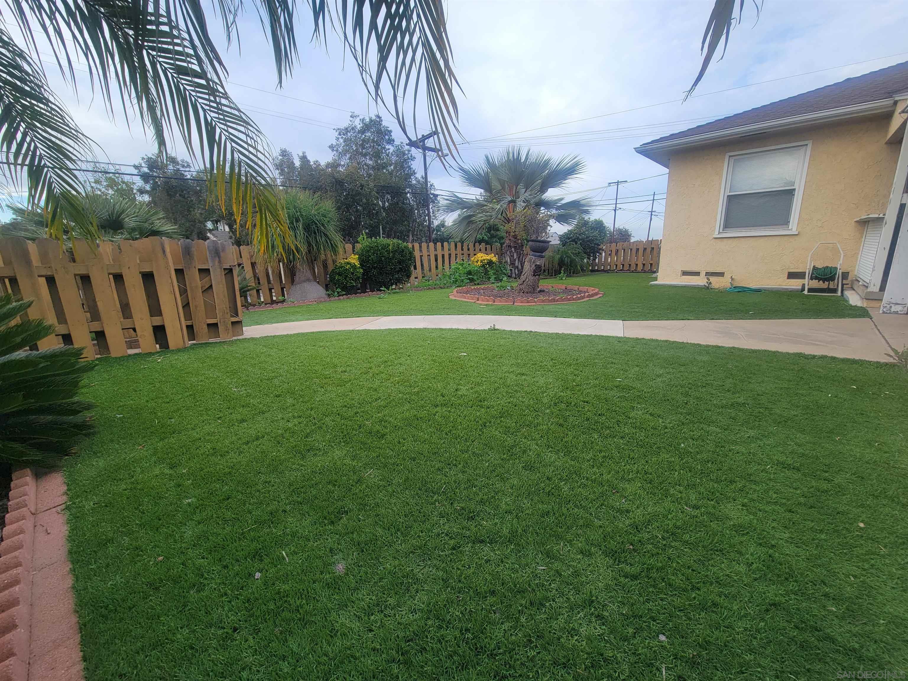 Detail Gallery Image 2 of 7 For 6055  48th St, San Diego,  CA 92120 - 3 Beds | 1 Baths