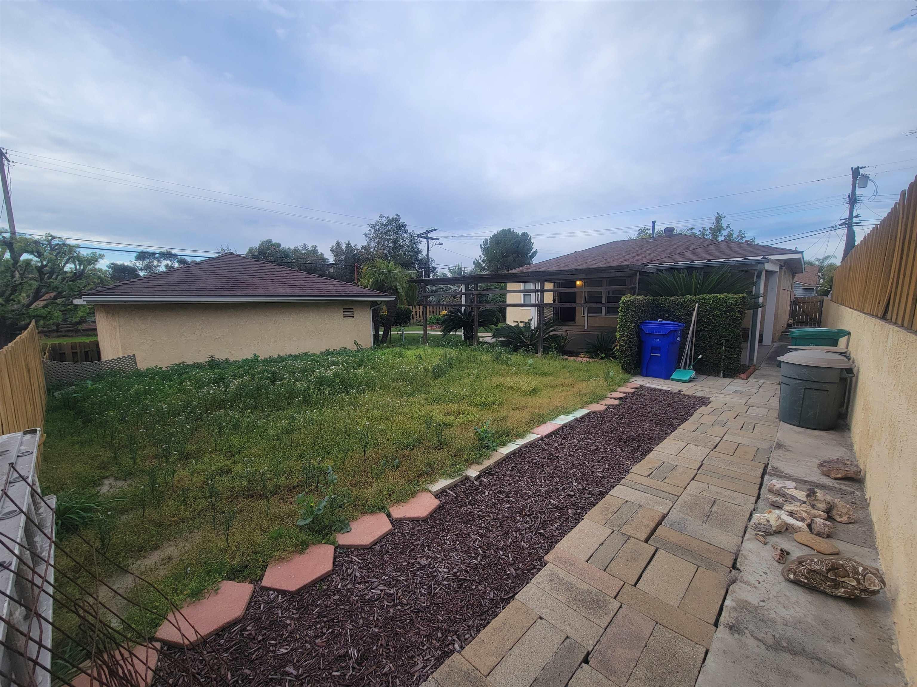 Detail Gallery Image 5 of 7 For 6055  48th St, San Diego,  CA 92120 - 3 Beds | 1 Baths