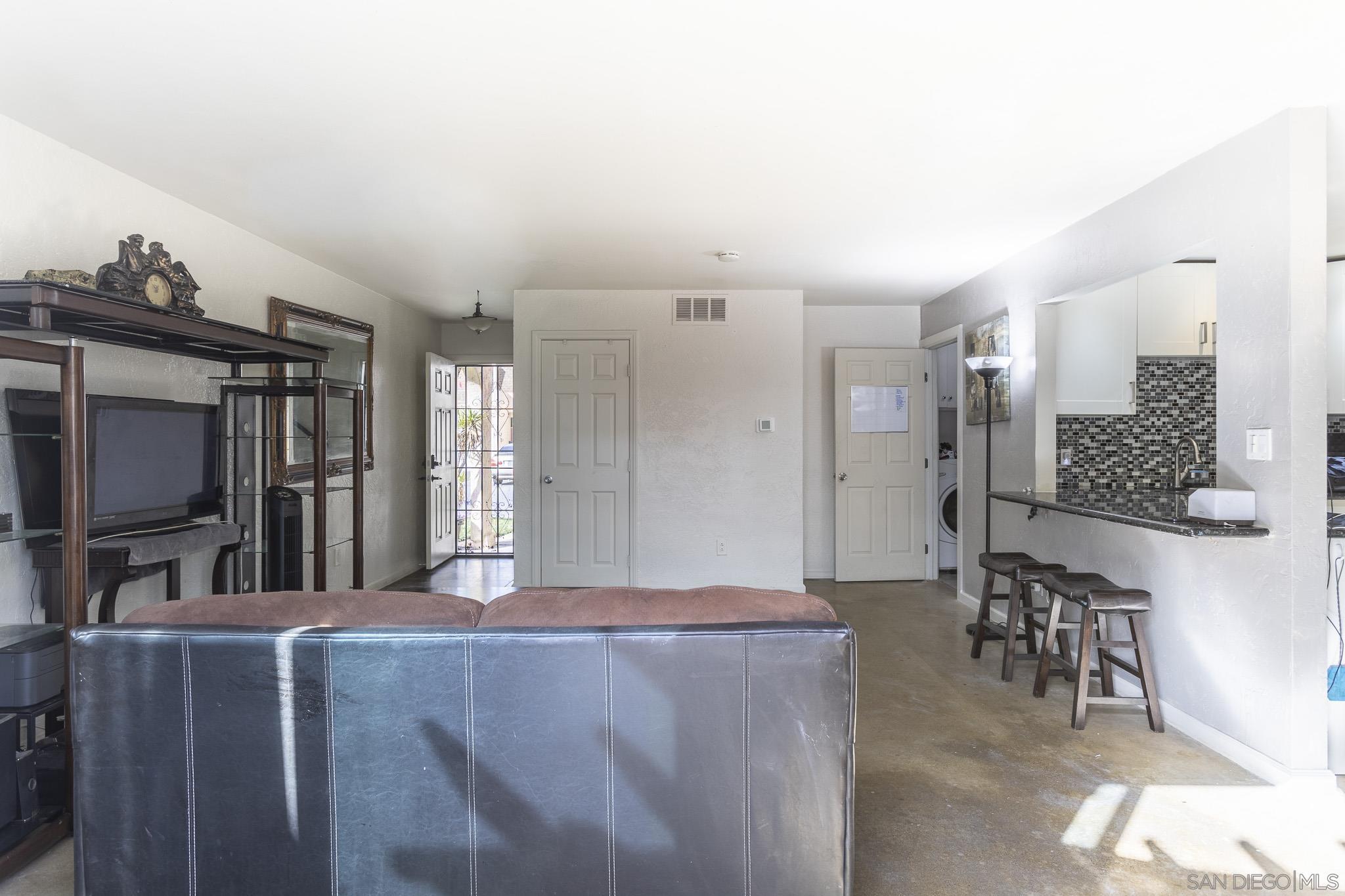 Detail Gallery Image 6 of 36 For 2531  Caminito Hiedra, San Diego,  CA 92154 - 4 Beds | 2 Baths