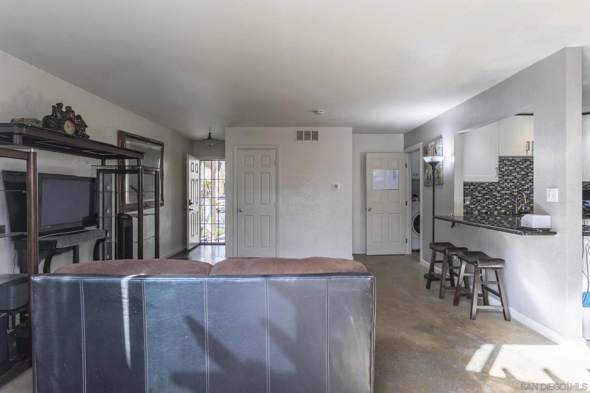 Detail Gallery Image 6 of 36 For 2531  Caminito Hiedra, San Diego,  CA 92154 - 4 Beds | 2 Baths