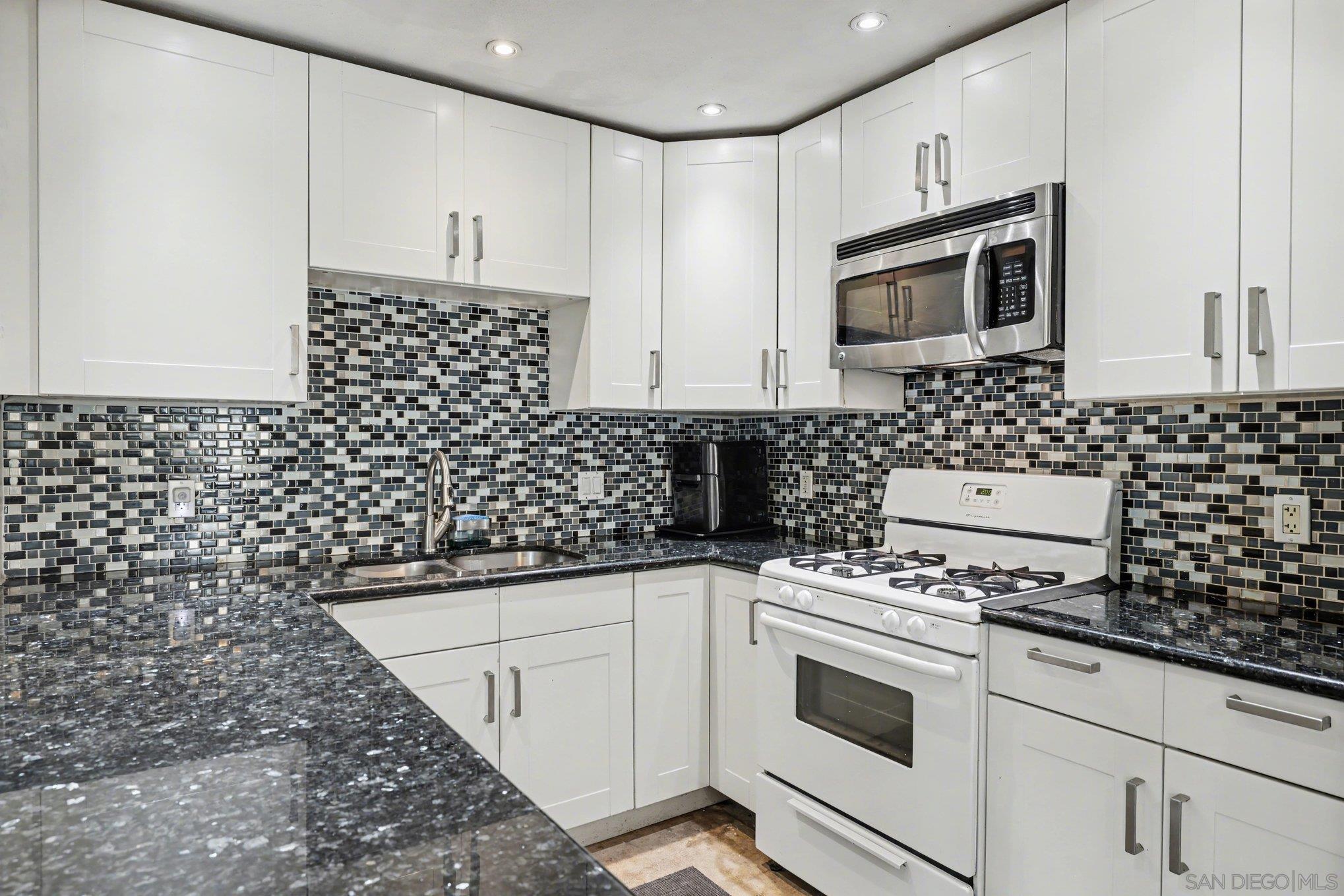 Detail Gallery Image 8 of 36 For 2531  Caminito Hiedra, San Diego,  CA 92154 - 4 Beds | 2 Baths