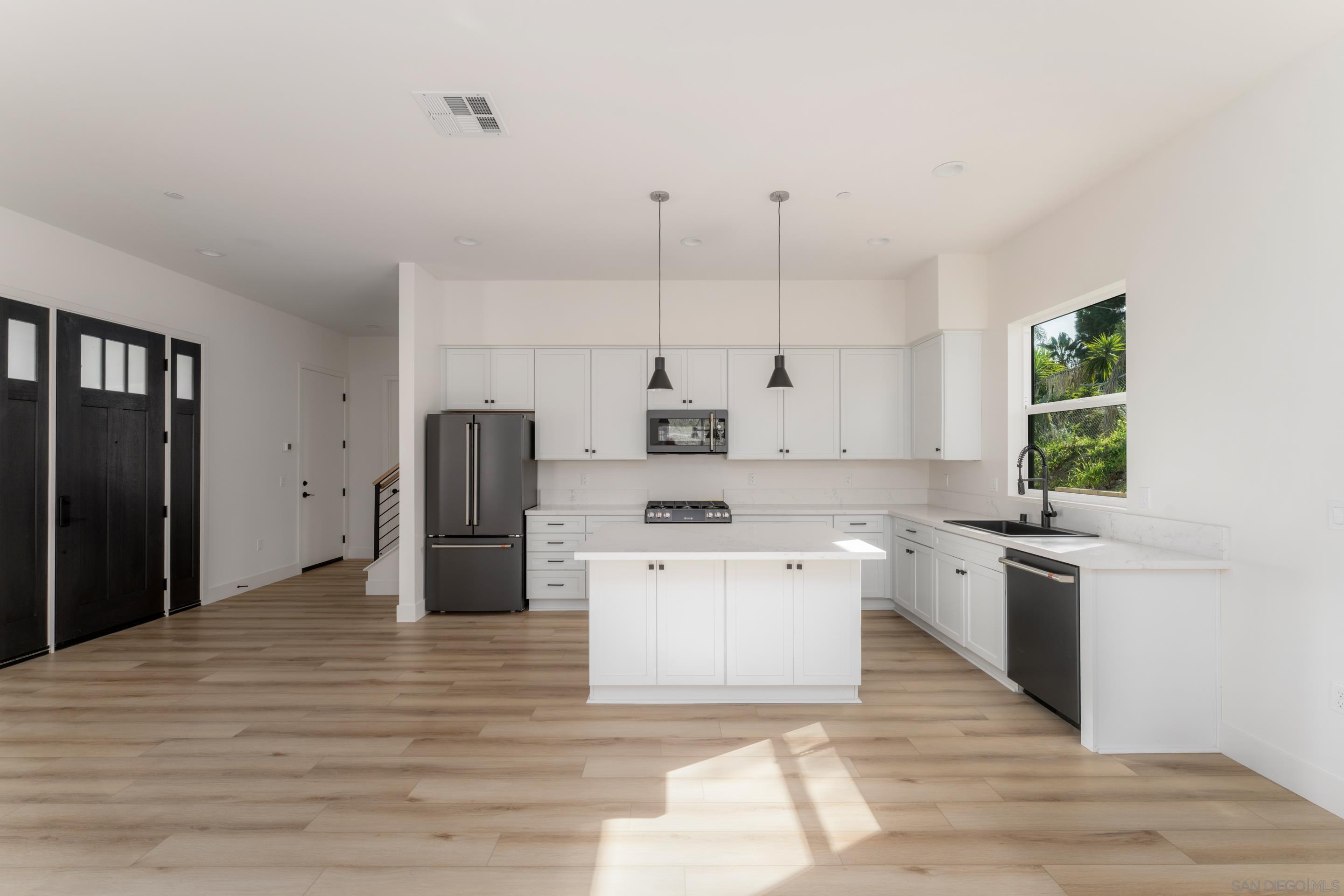 Detail Gallery Image 28 of 40 For 702  Passion Court, Vista,  CA 92083 - 3 Beds | 3 Baths