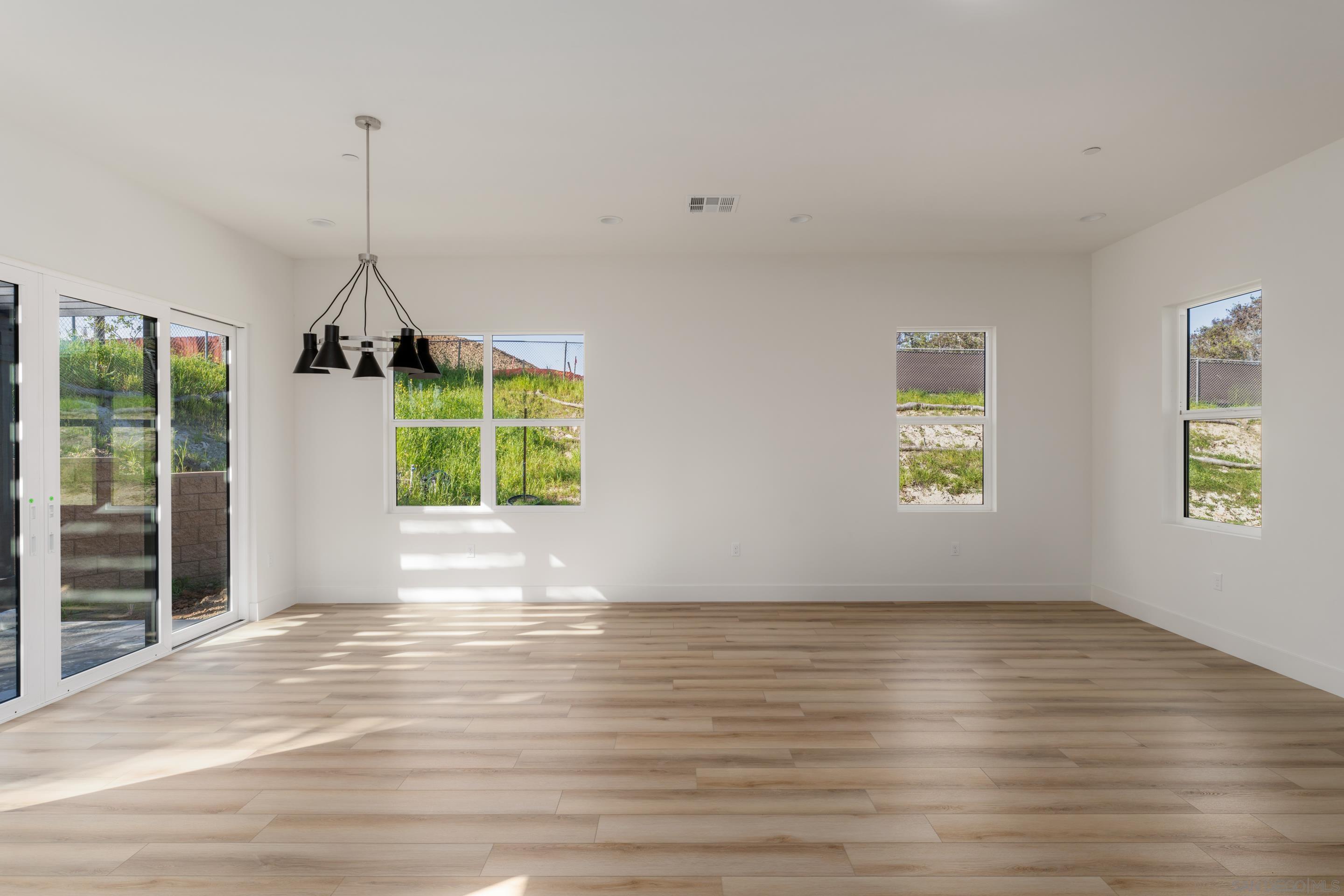 Detail Gallery Image 35 of 40 For 702  Passion Court, Vista,  CA 92083 - 3 Beds | 3 Baths